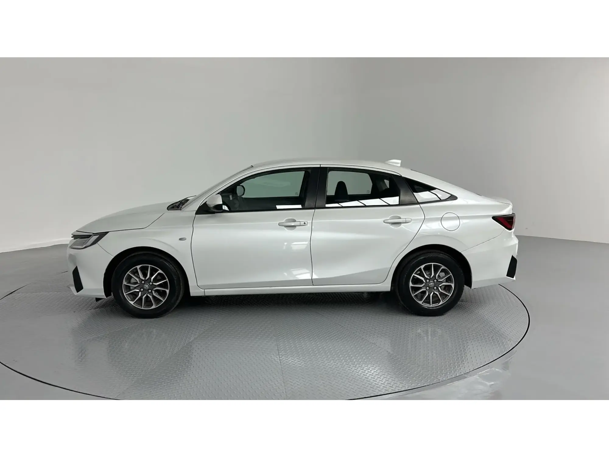 Toyota Yaris Y 2023