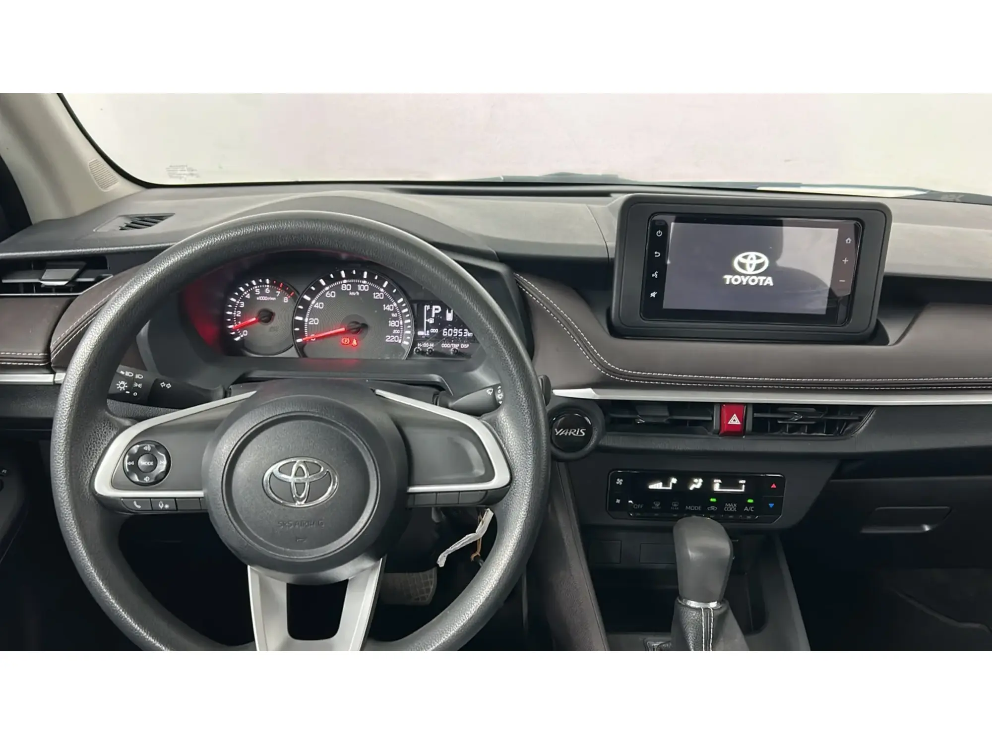 Toyota Yaris Y 2023