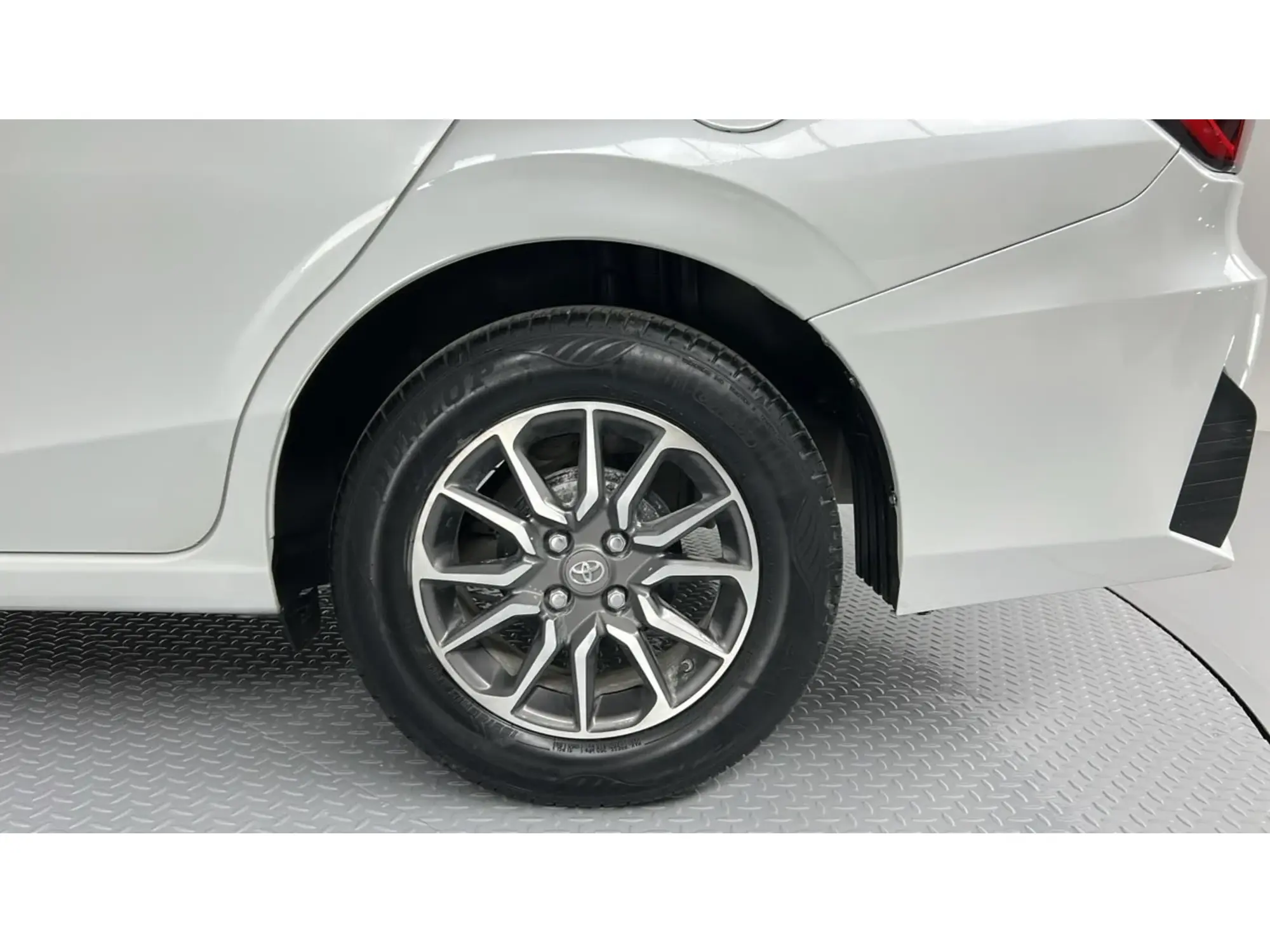 Toyota Yaris Y 2023