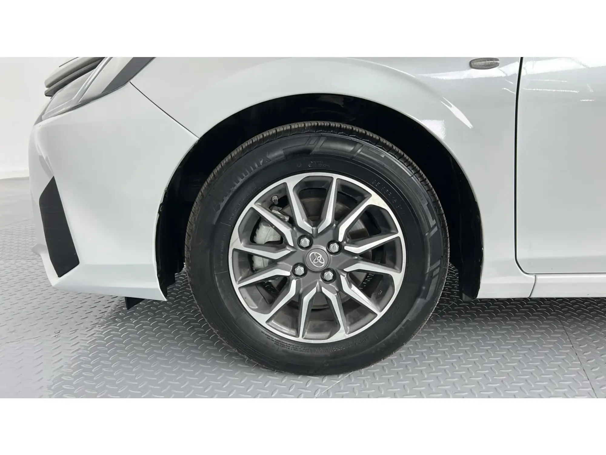 Toyota Yaris Y 2023