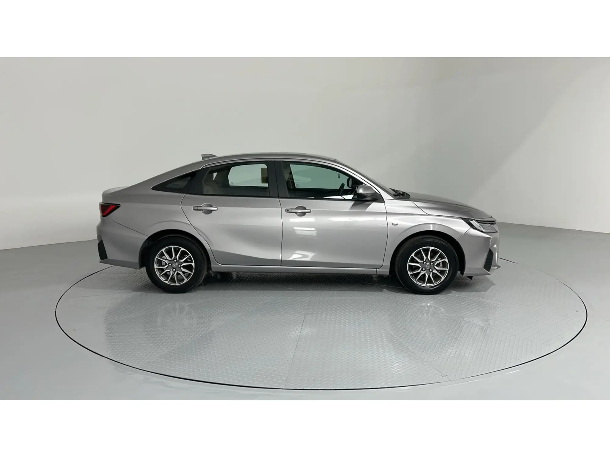 Toyota Yaris Y 2024