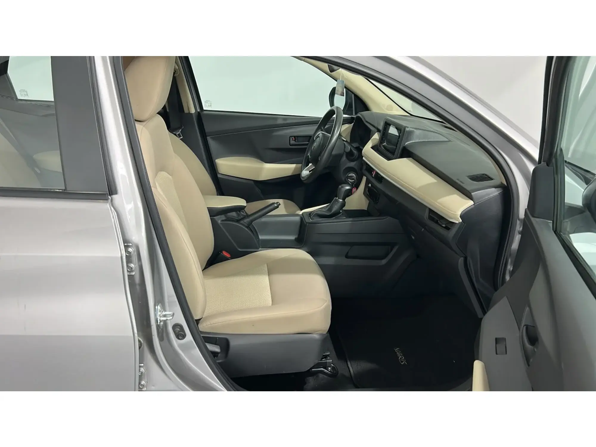 Toyota Yaris Y 2024