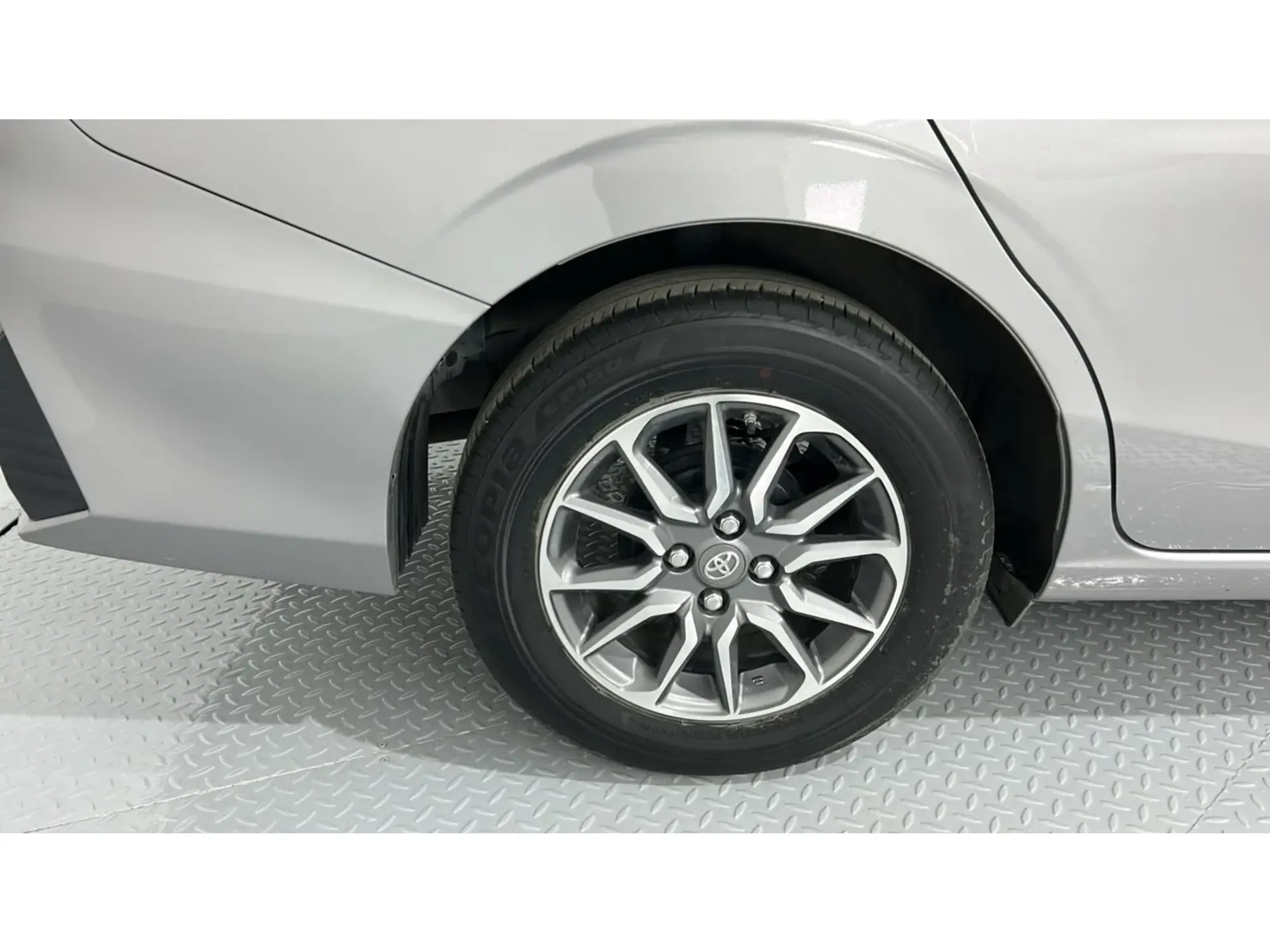Toyota Yaris Y 2024