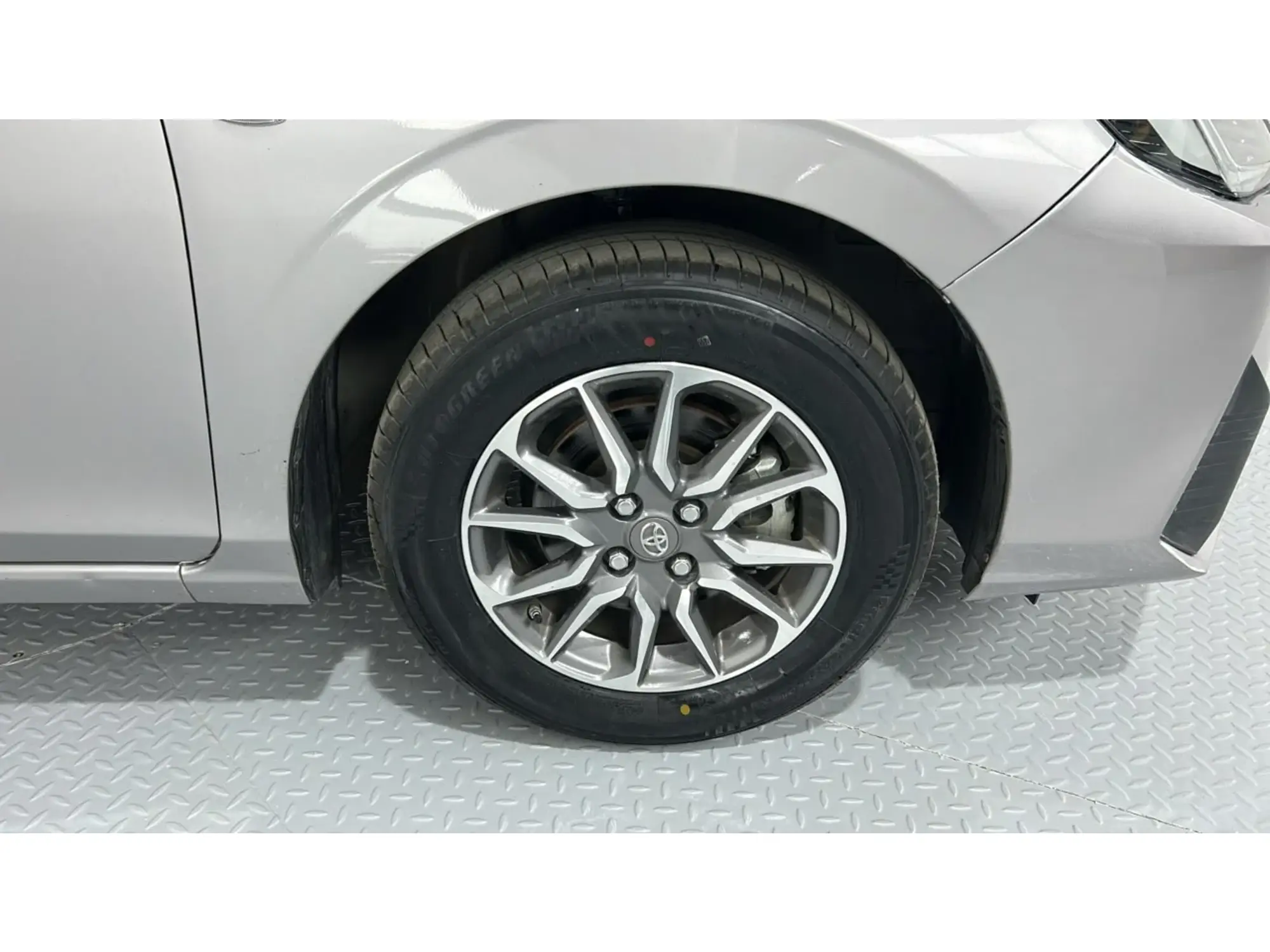 Toyota Yaris Y 2024