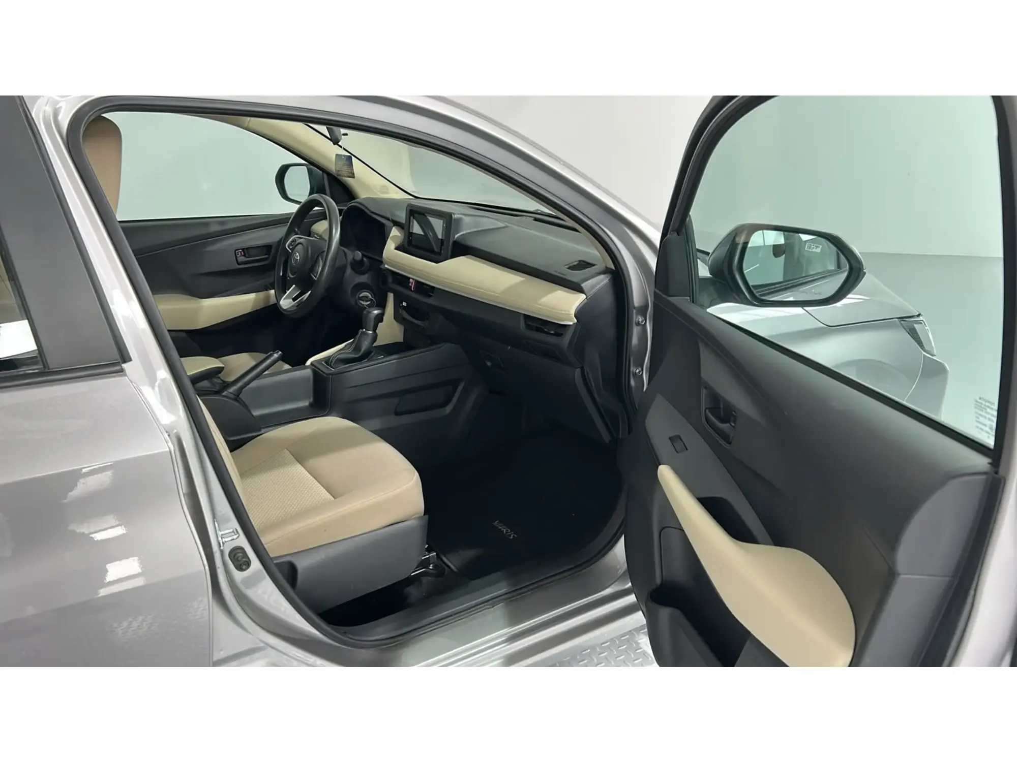Toyota Yaris Y 2024