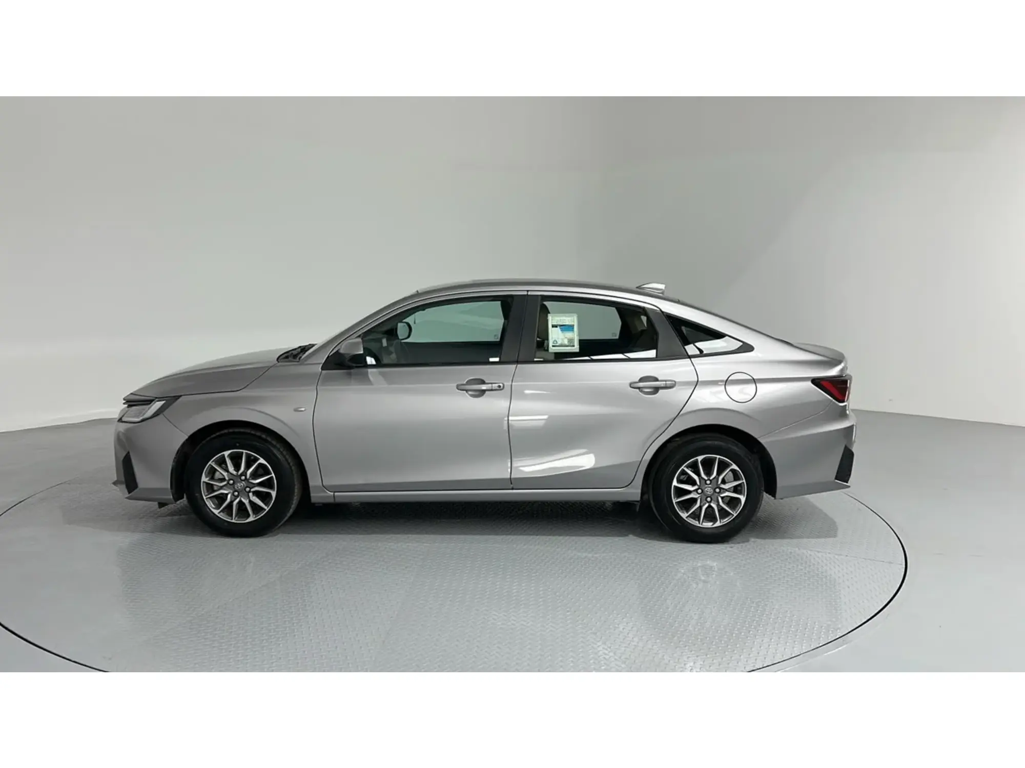 Toyota Yaris Y 2024