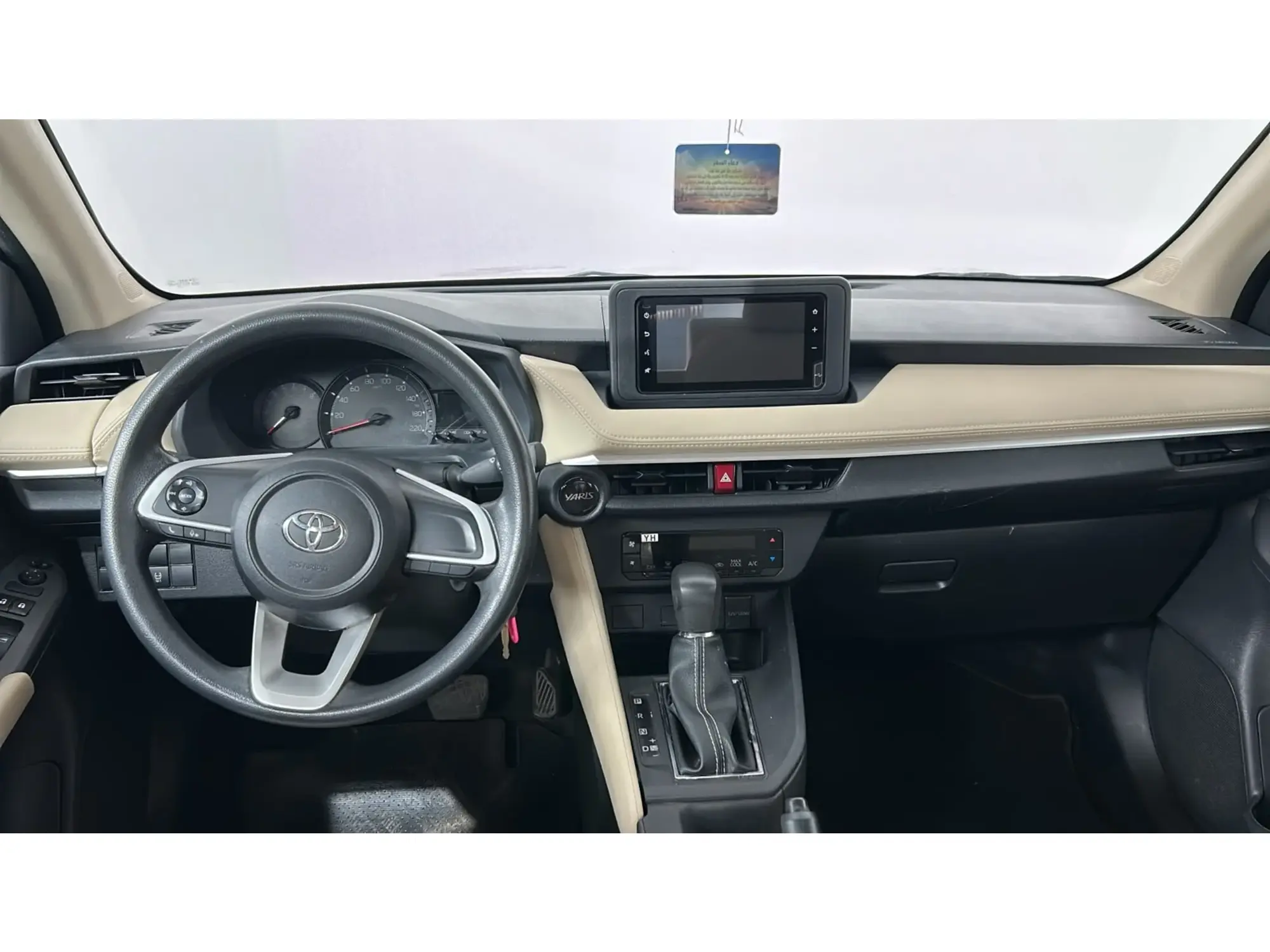 Toyota Yaris Y 2024