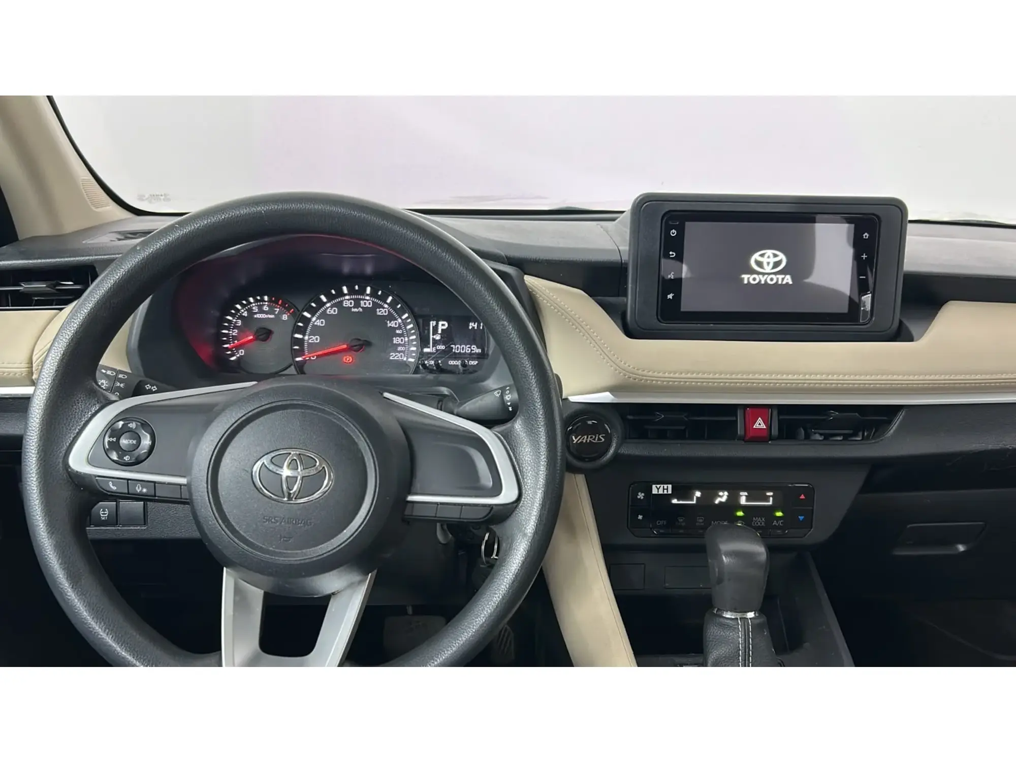 Toyota Yaris Y 2024