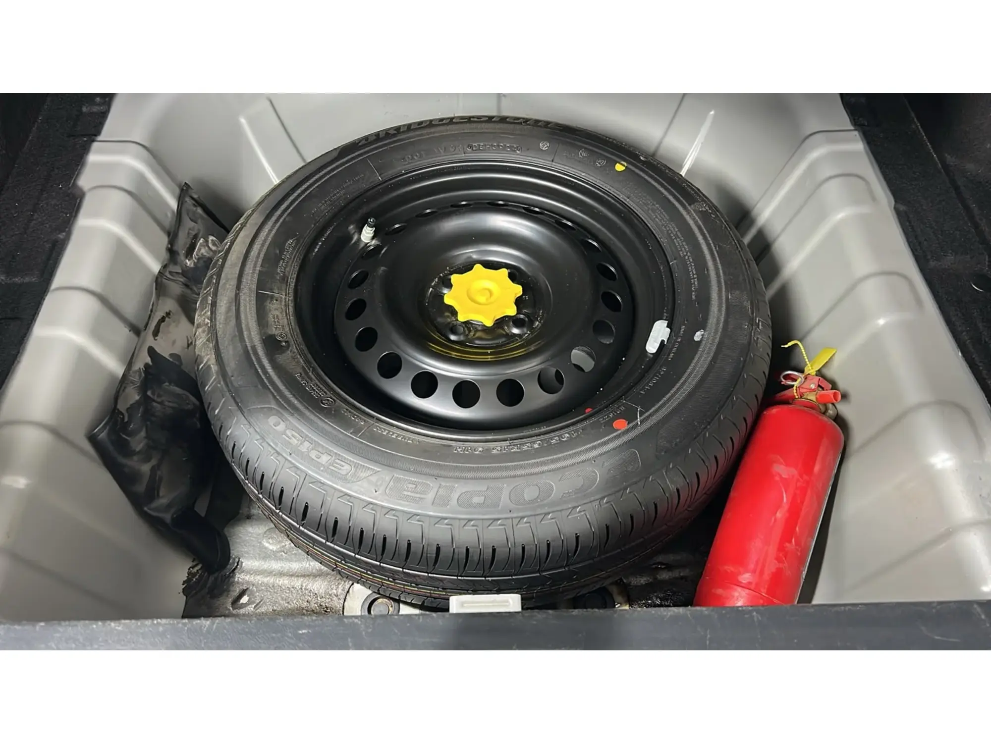 Toyota Yaris Y 2024
