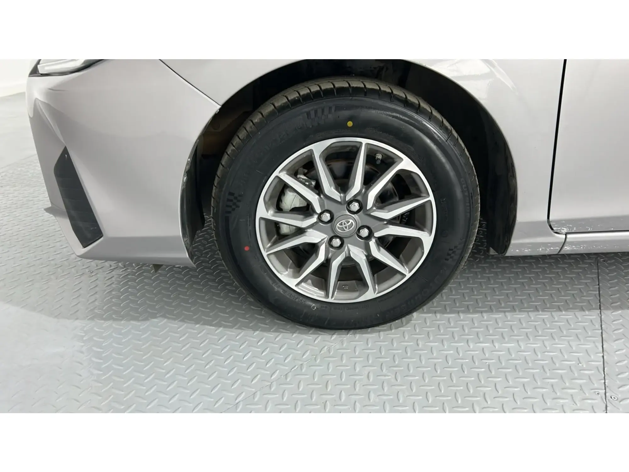 Toyota Yaris Y 2024