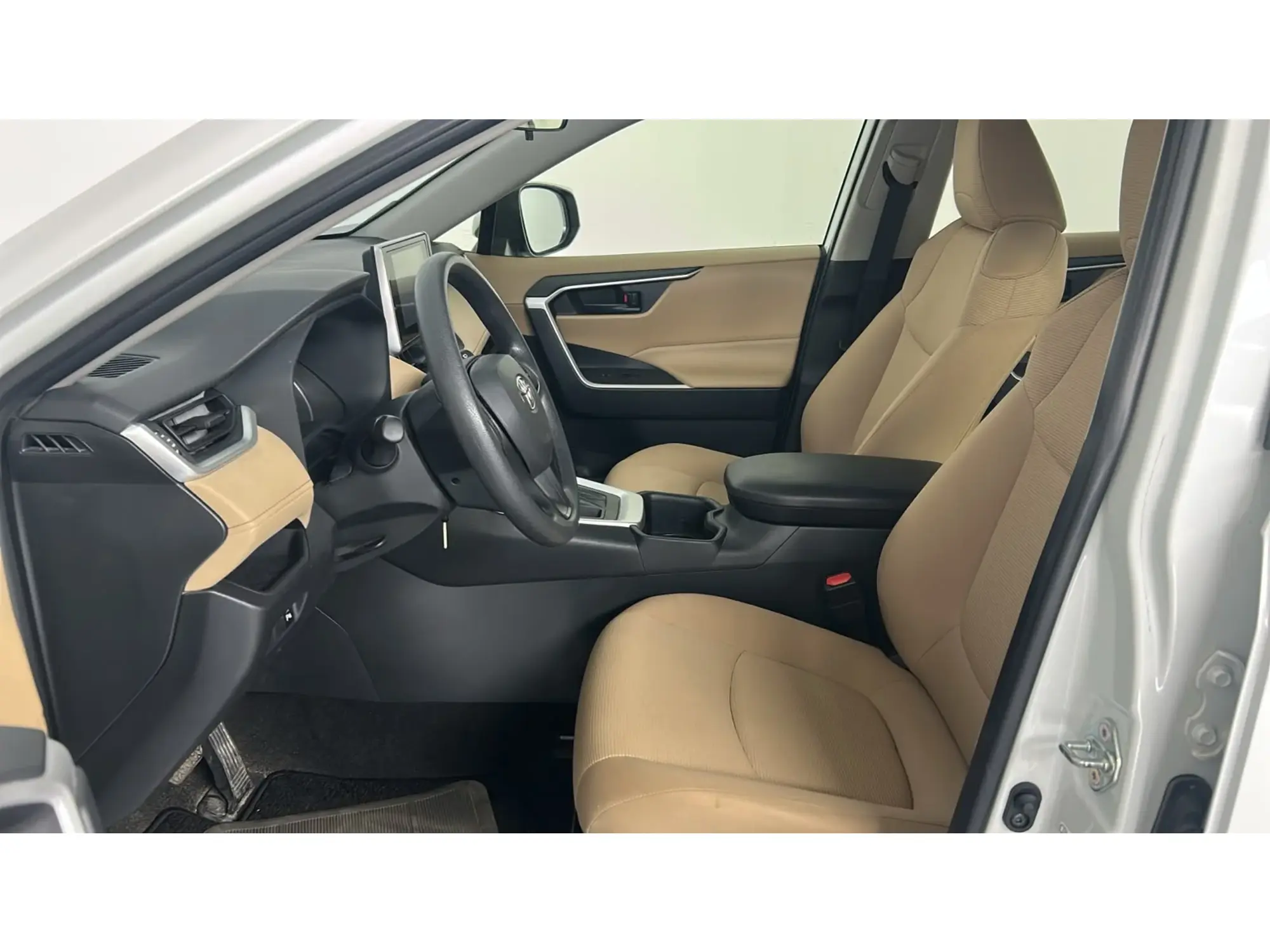 Toyota RAV4 LE 2024