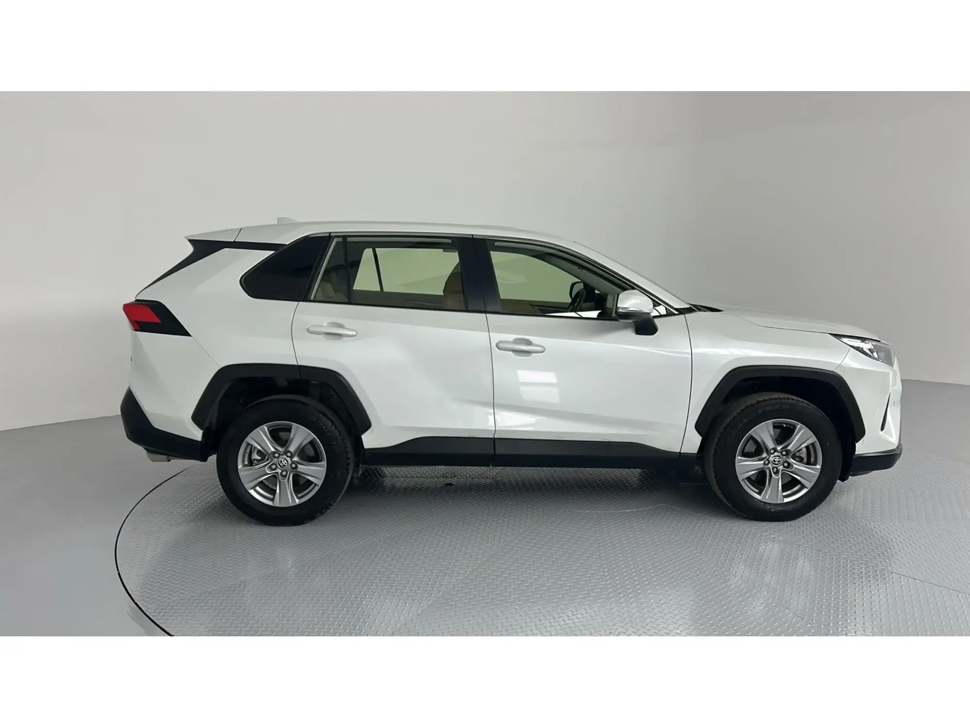 Toyota RAV4 LE 2024