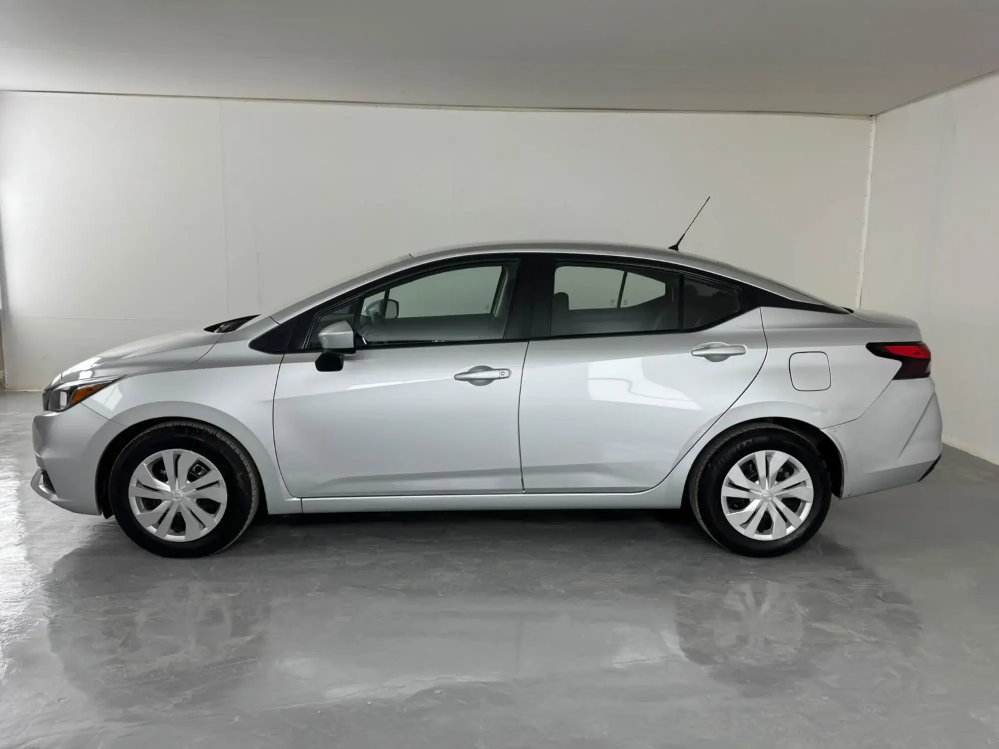 Nissan Sunny Standard 2022