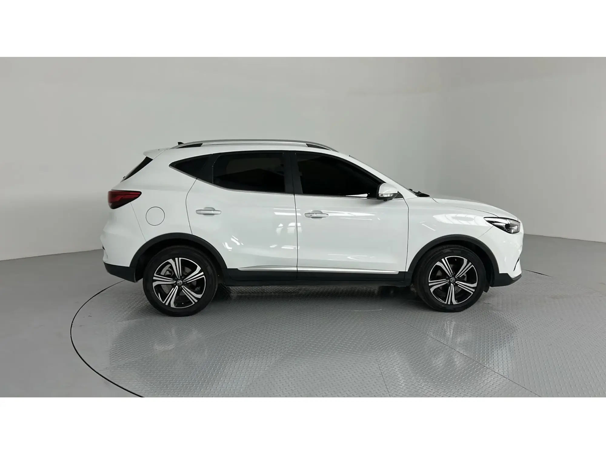 ام جي ZS لاكجري 2023