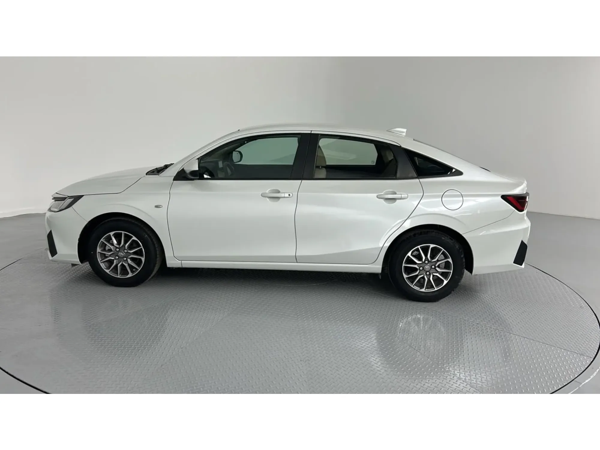 Toyota Yaris Y 2024