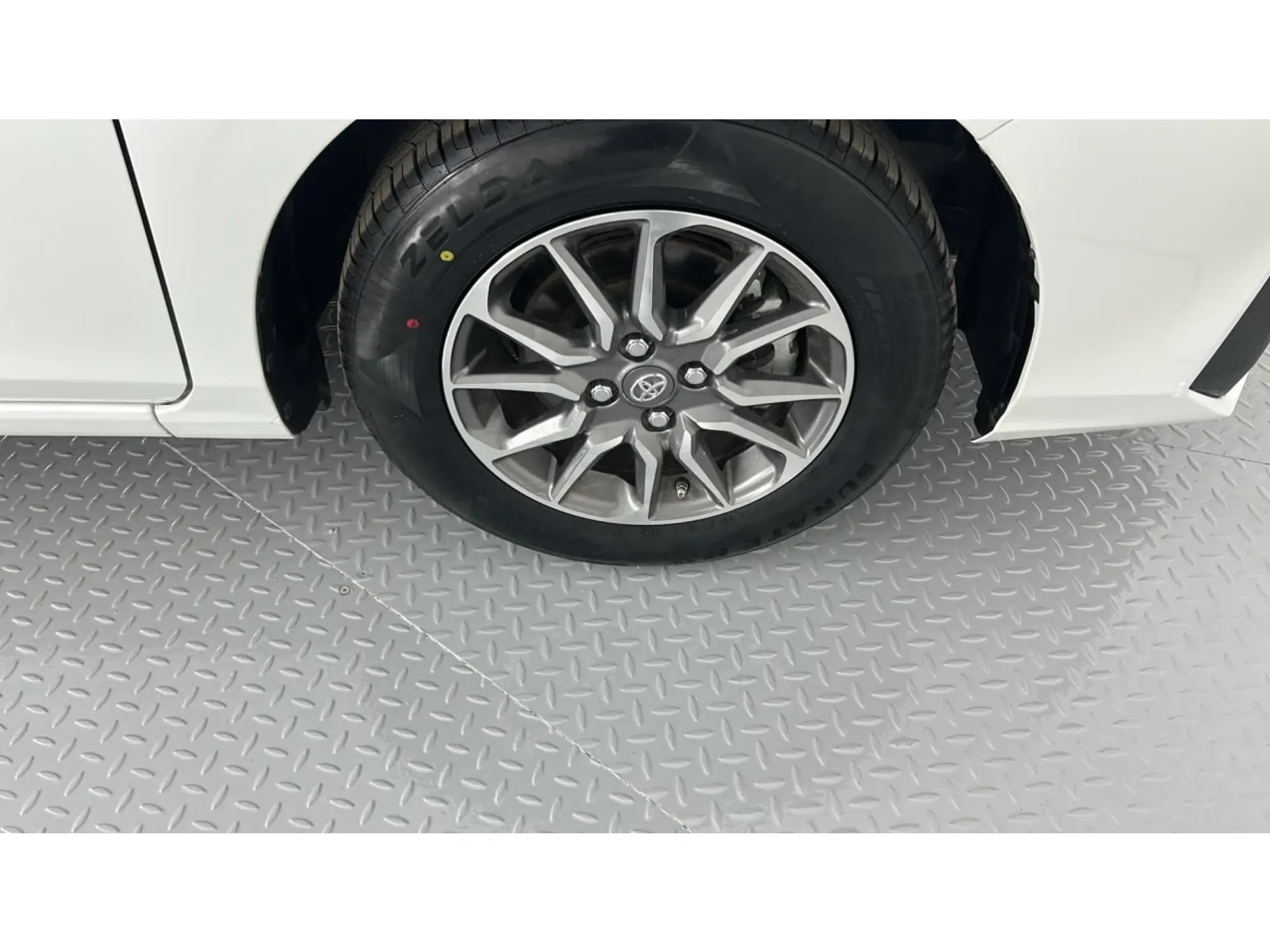 Toyota Yaris Y 2024