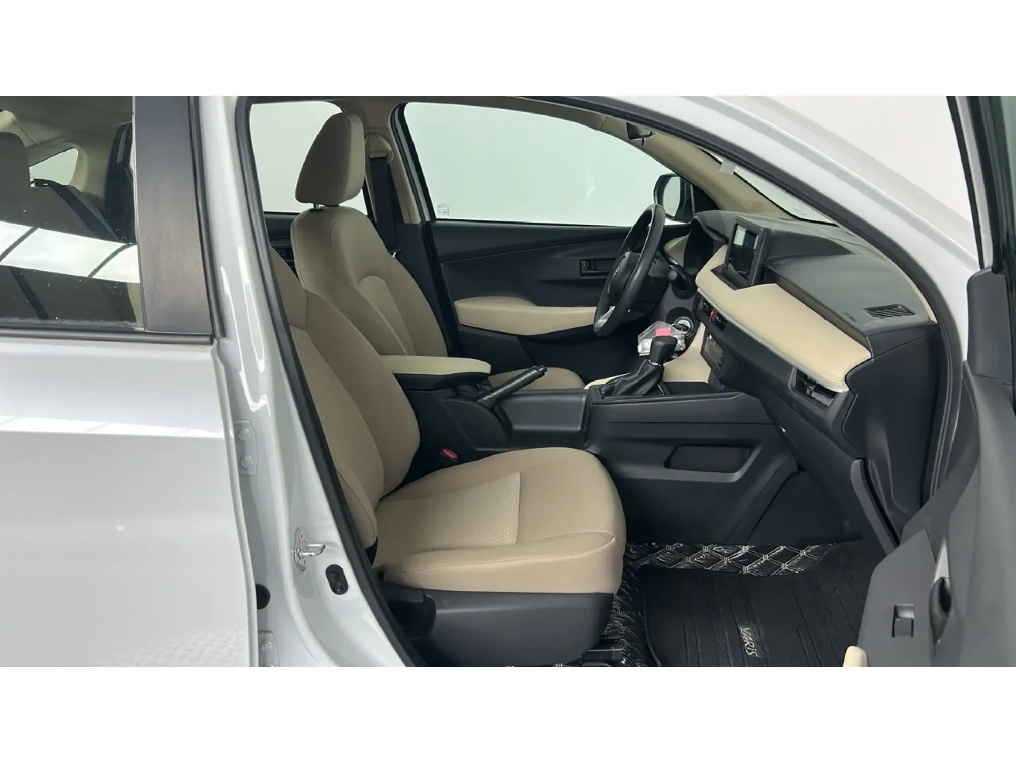 Toyota Yaris Y 2024