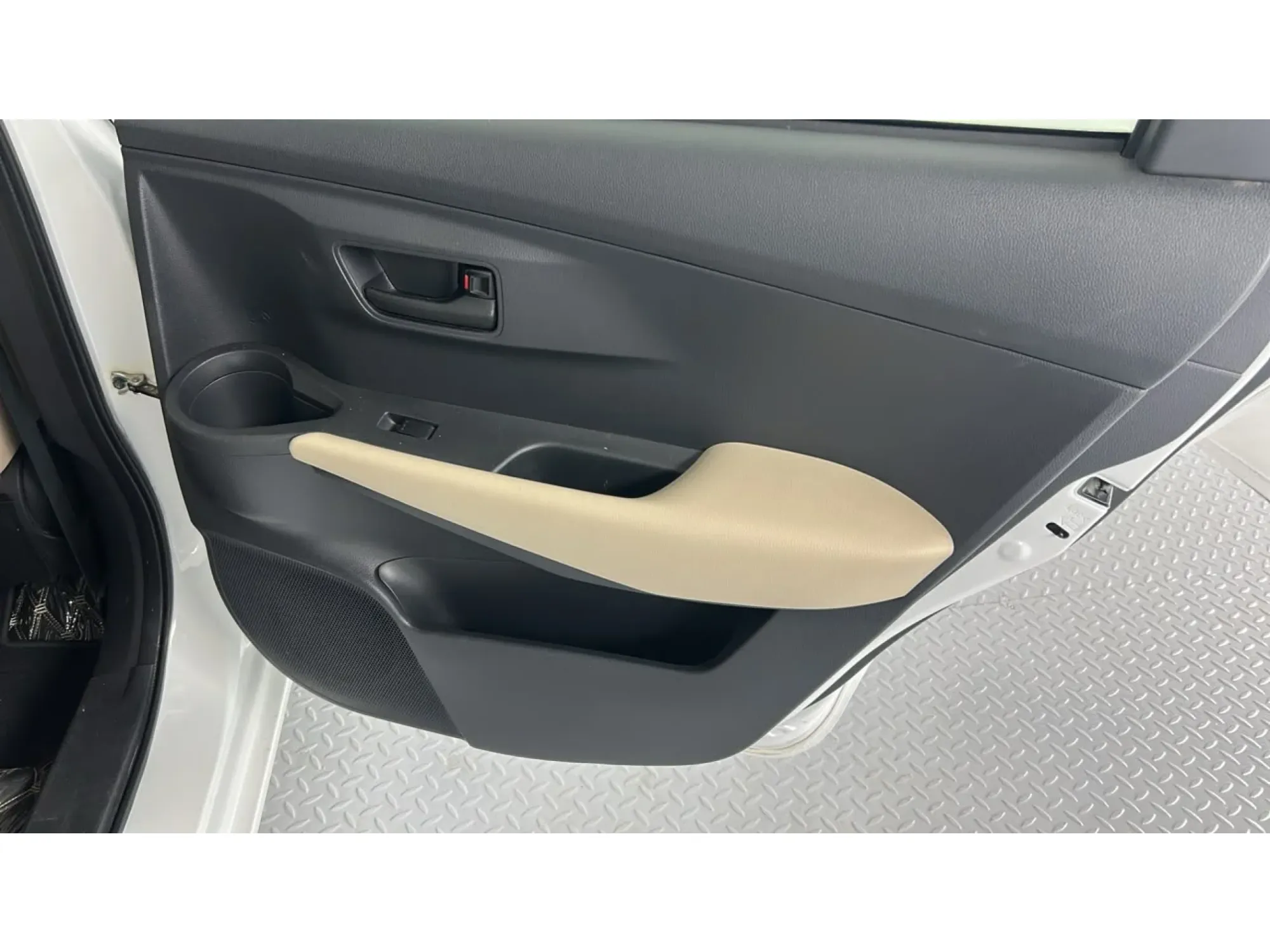 Toyota Yaris Y 2024