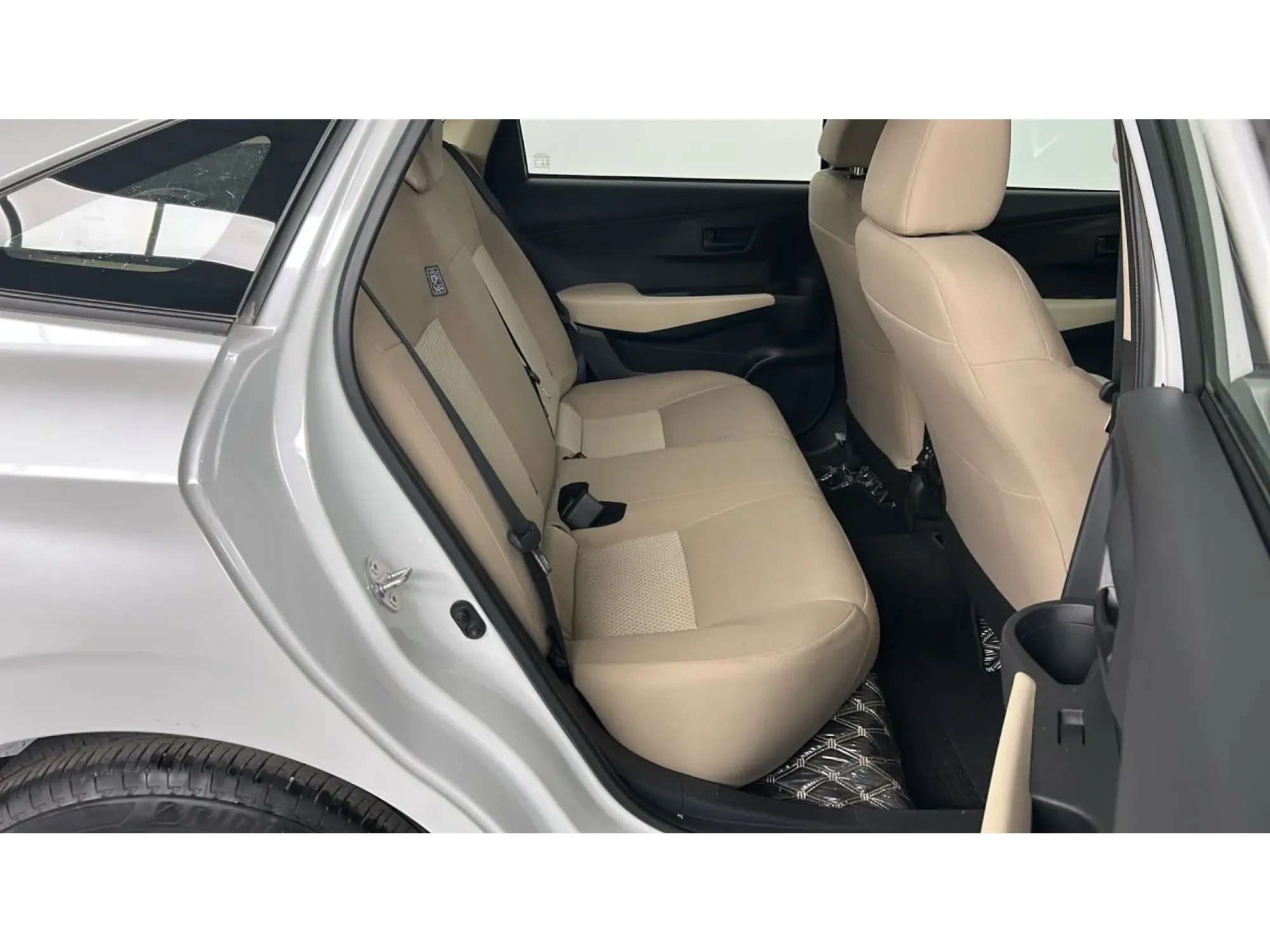 Toyota Yaris Y 2024