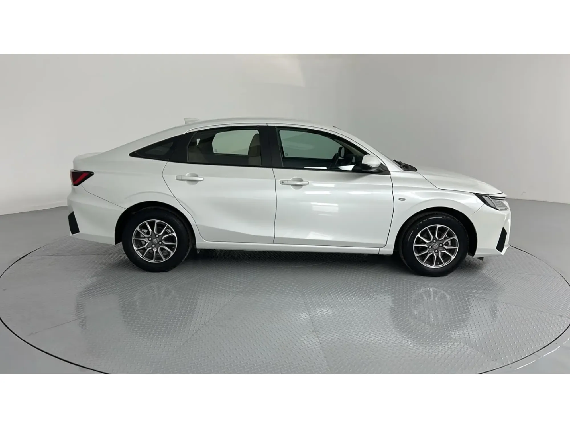 Toyota Yaris Y 2024