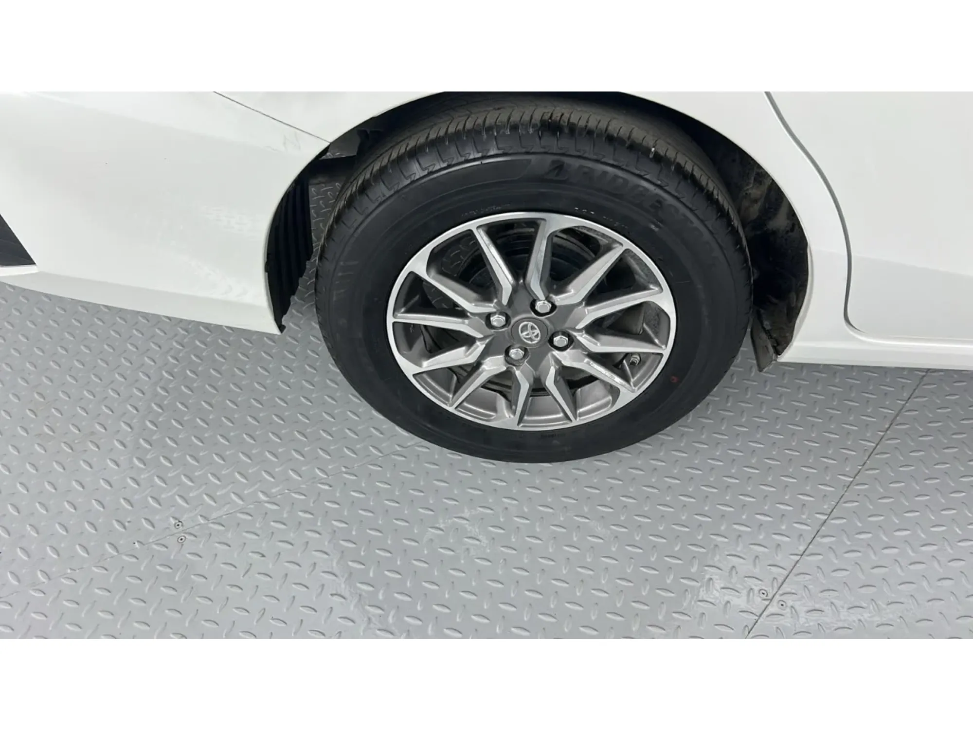 Toyota Yaris Y 2024