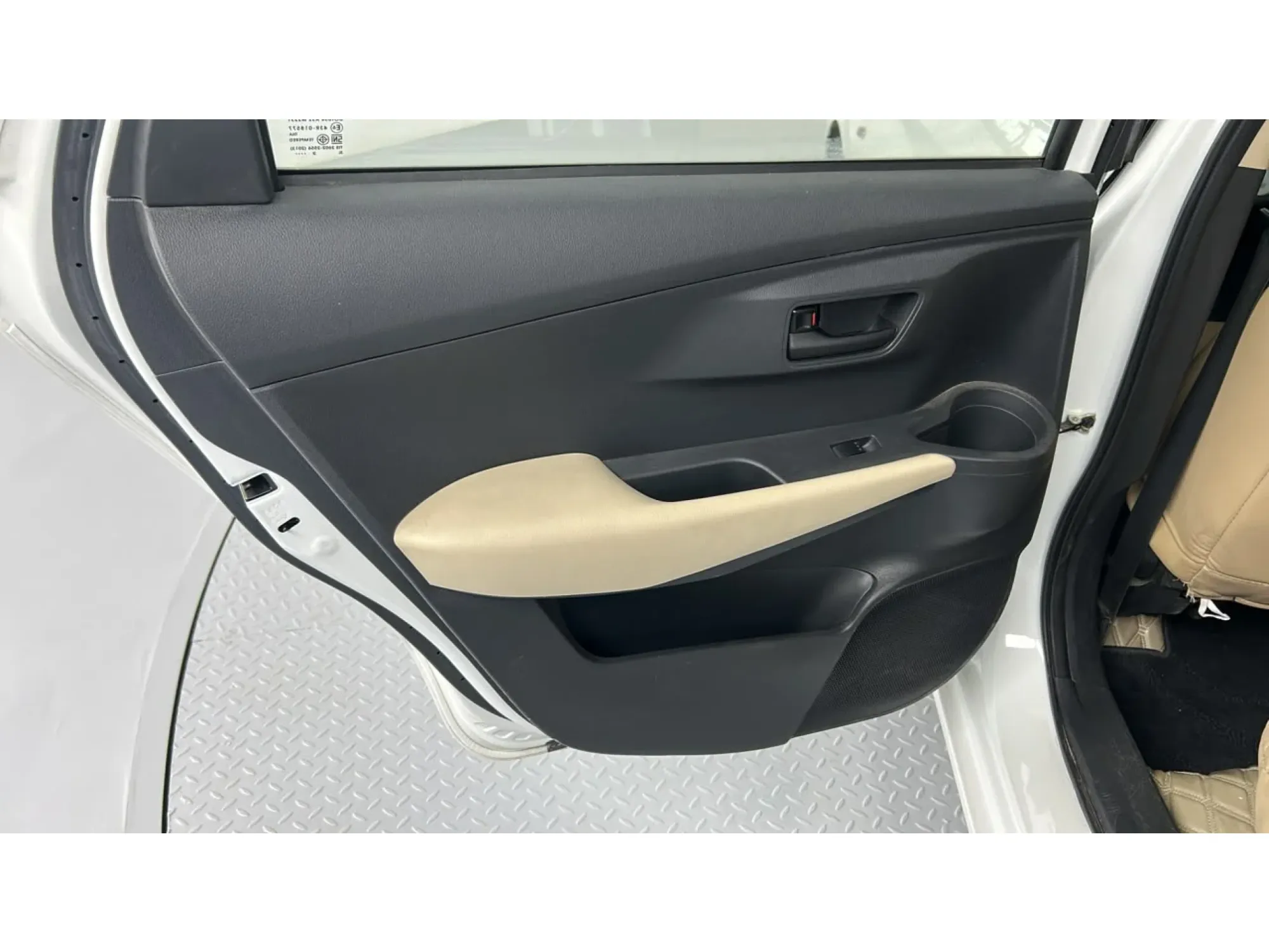 Toyota Yaris Y PLUS 2023