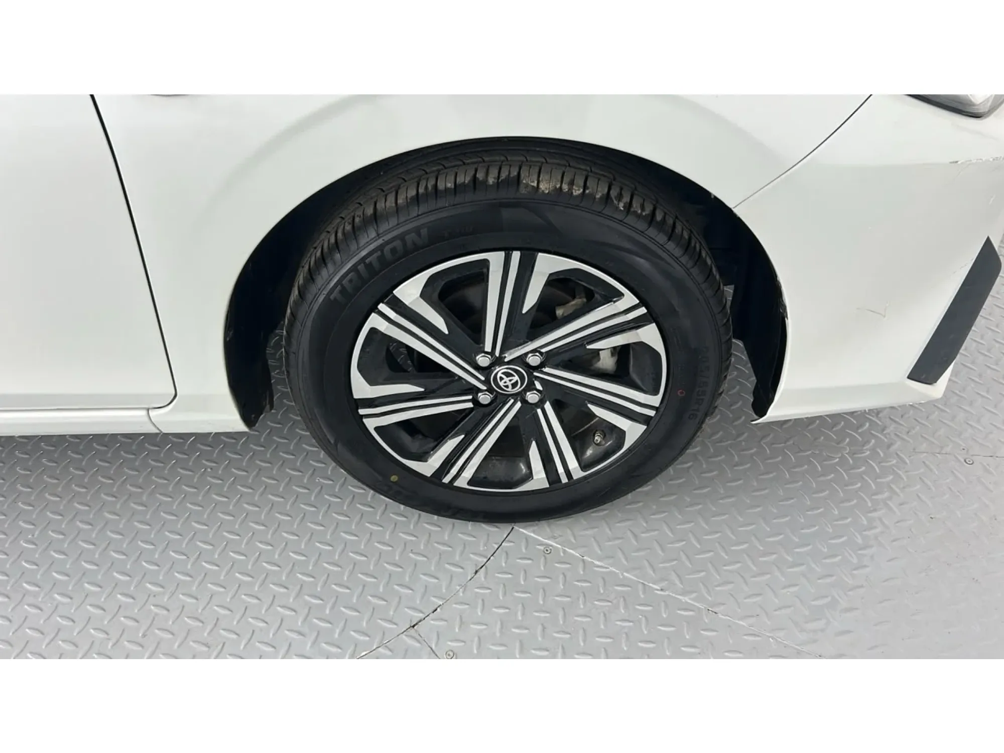 Toyota Yaris Y PLUS 2023