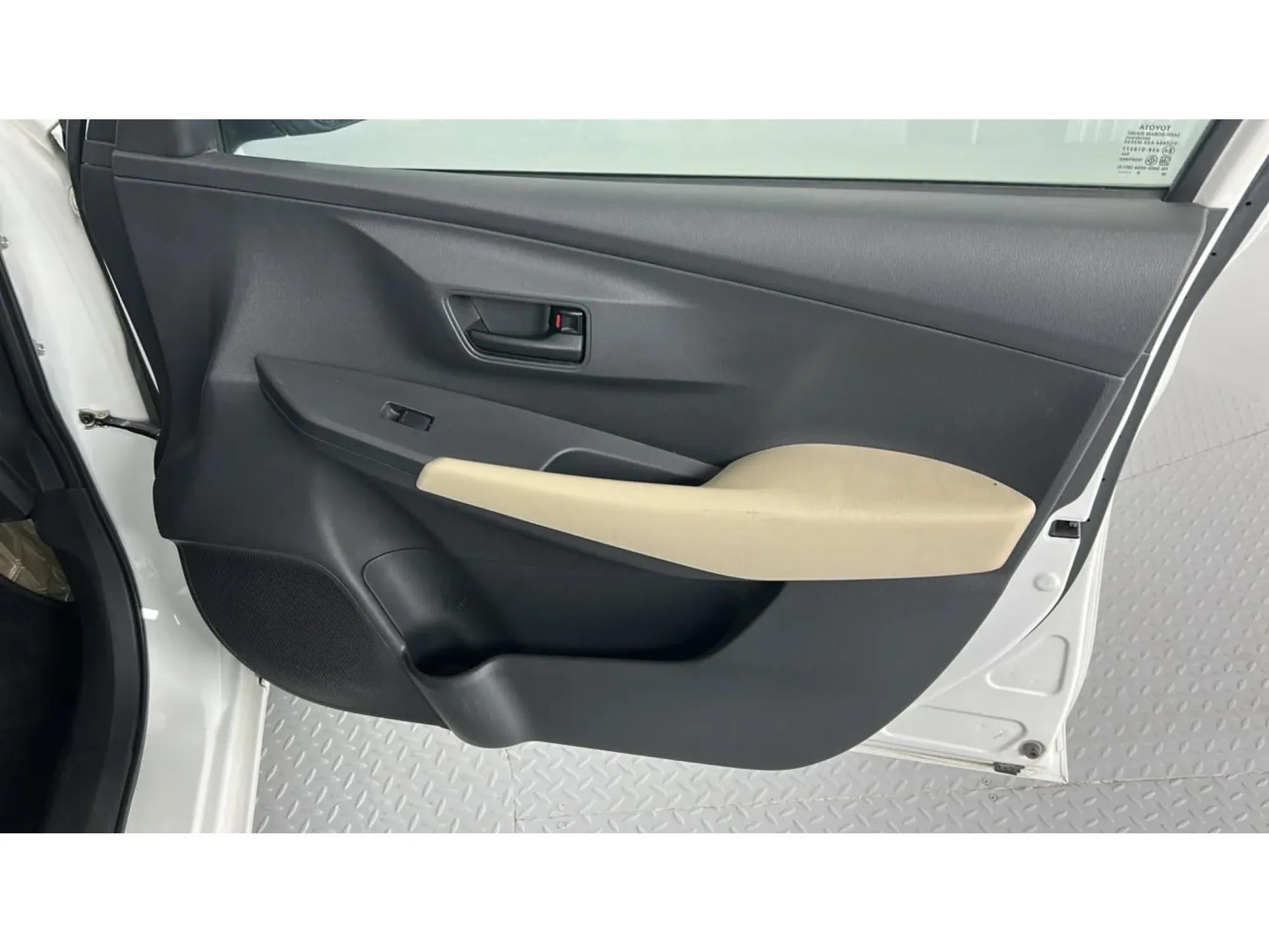 Toyota Yaris Y PLUS 2023