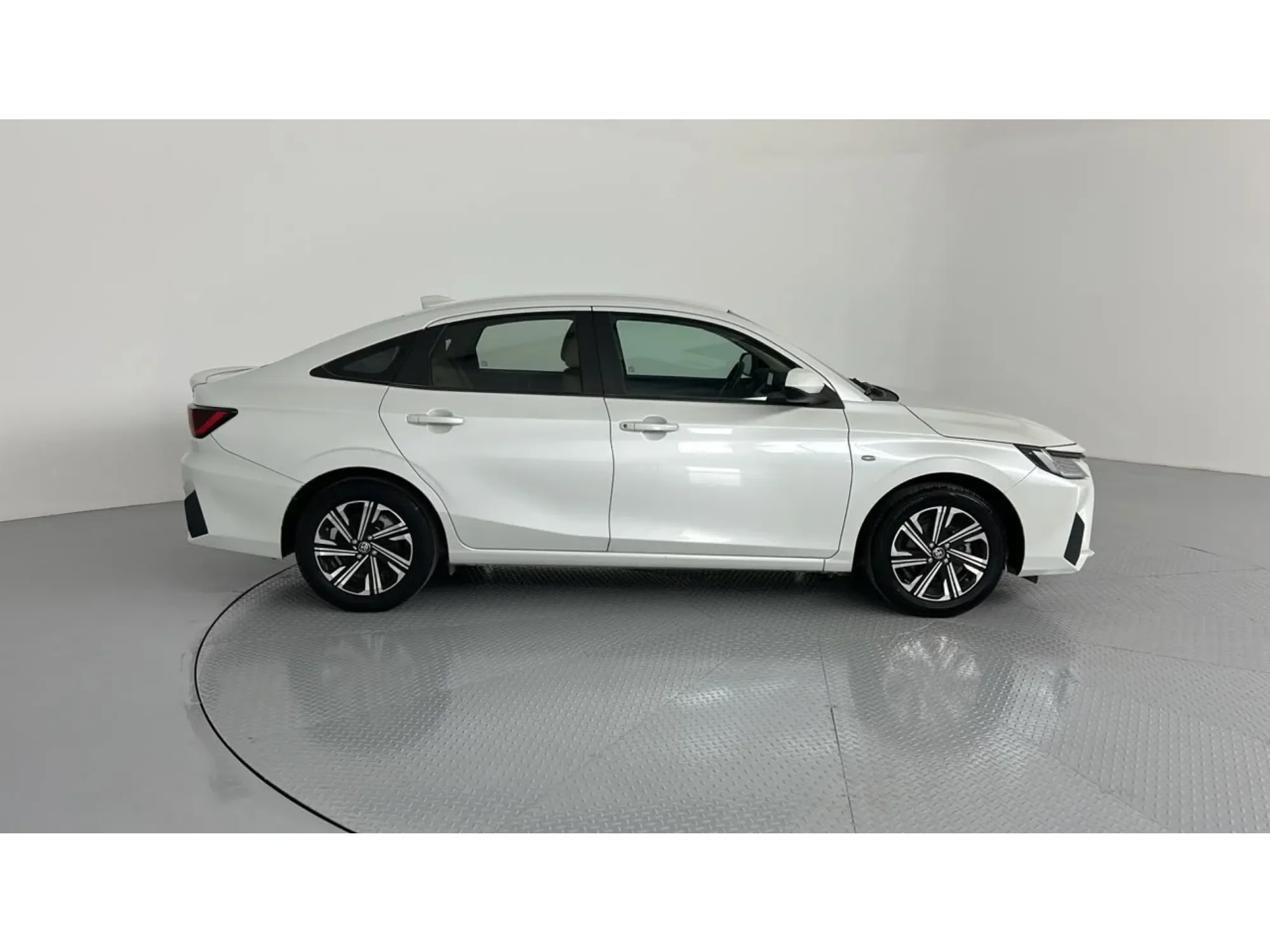 Toyota Yaris Y PLUS 2023
