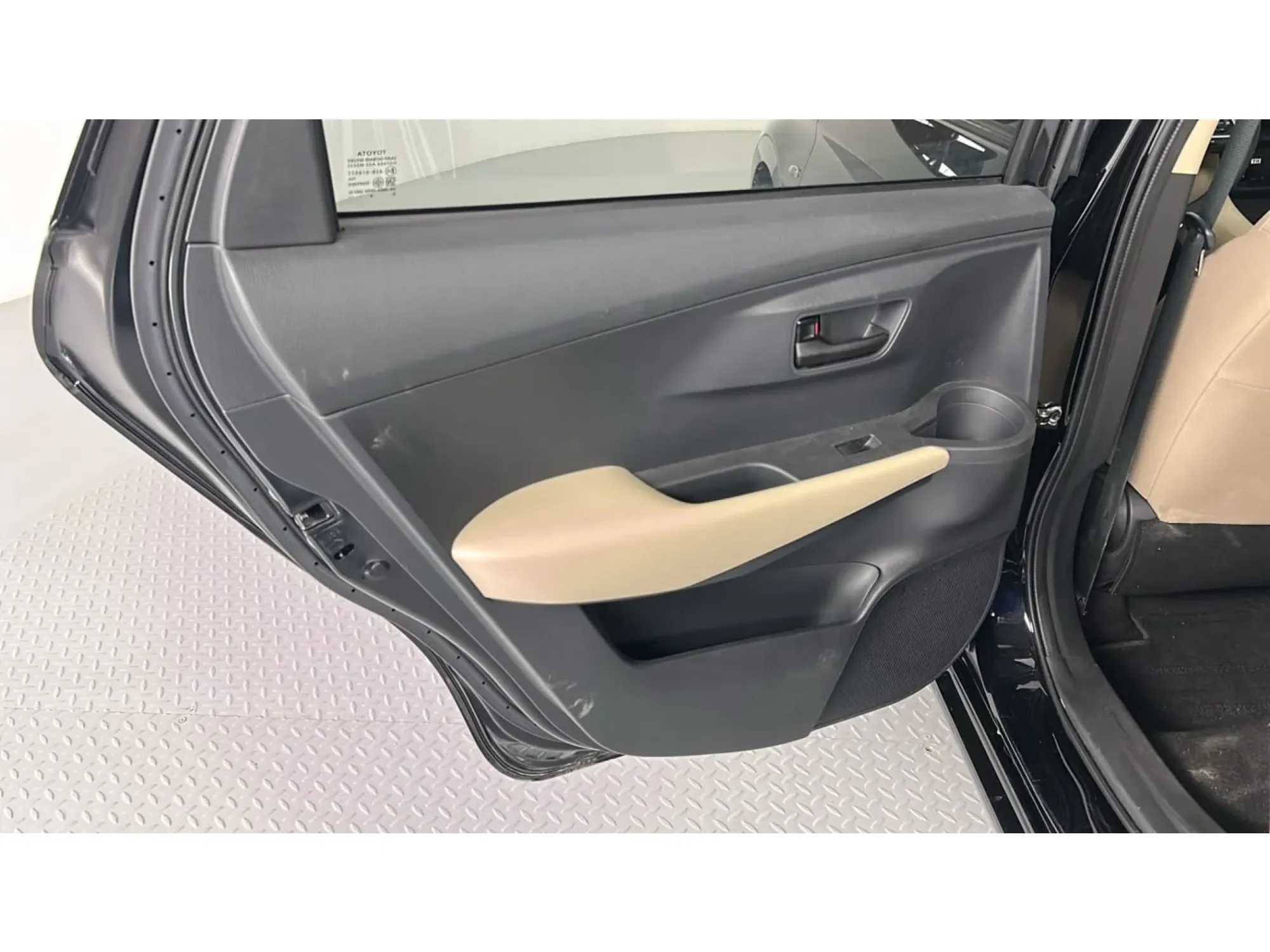 Toyota Yaris Y PLUS 2024