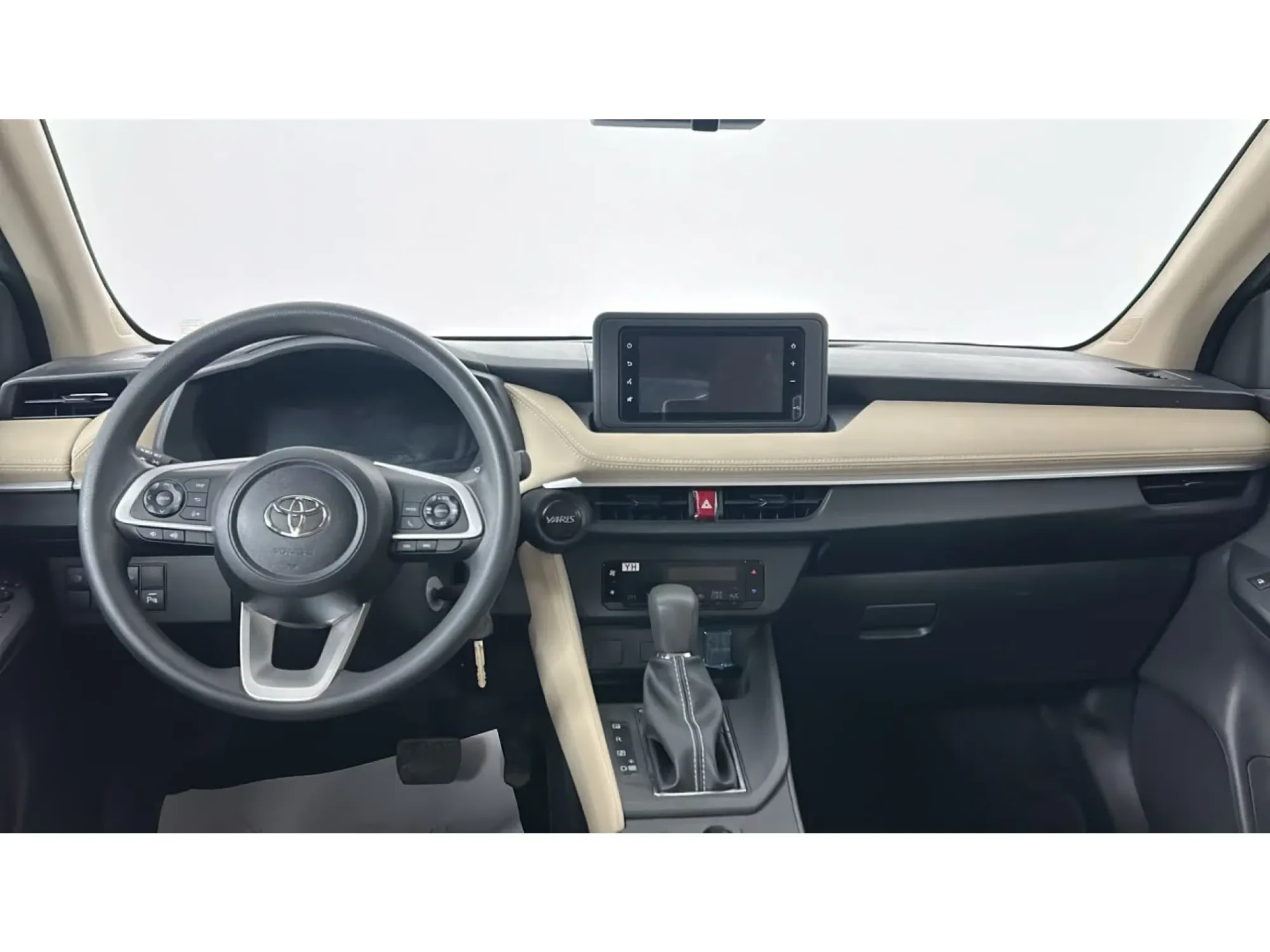 Toyota Yaris Y PLUS 2024