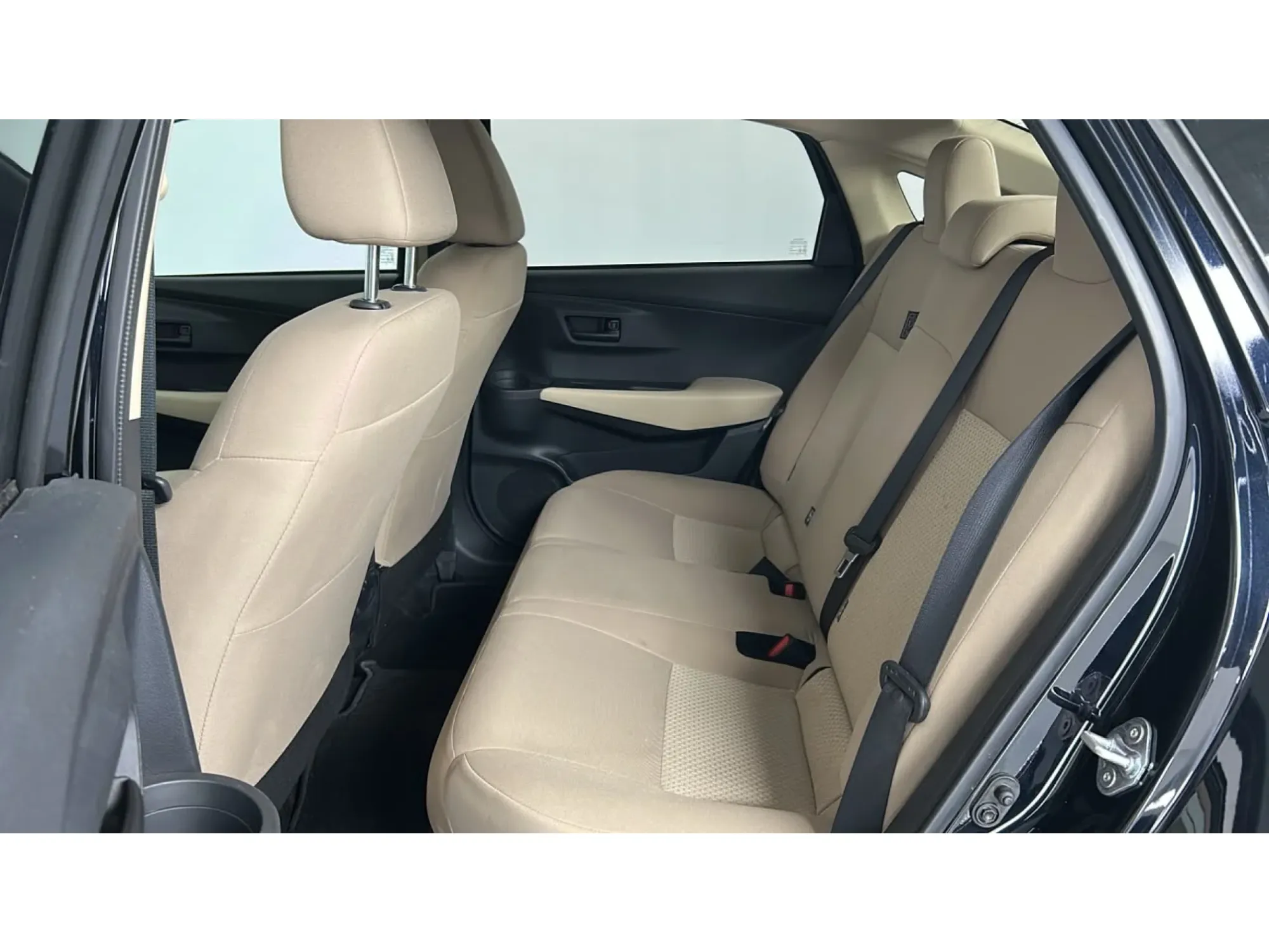 Toyota Yaris Y PLUS 2024