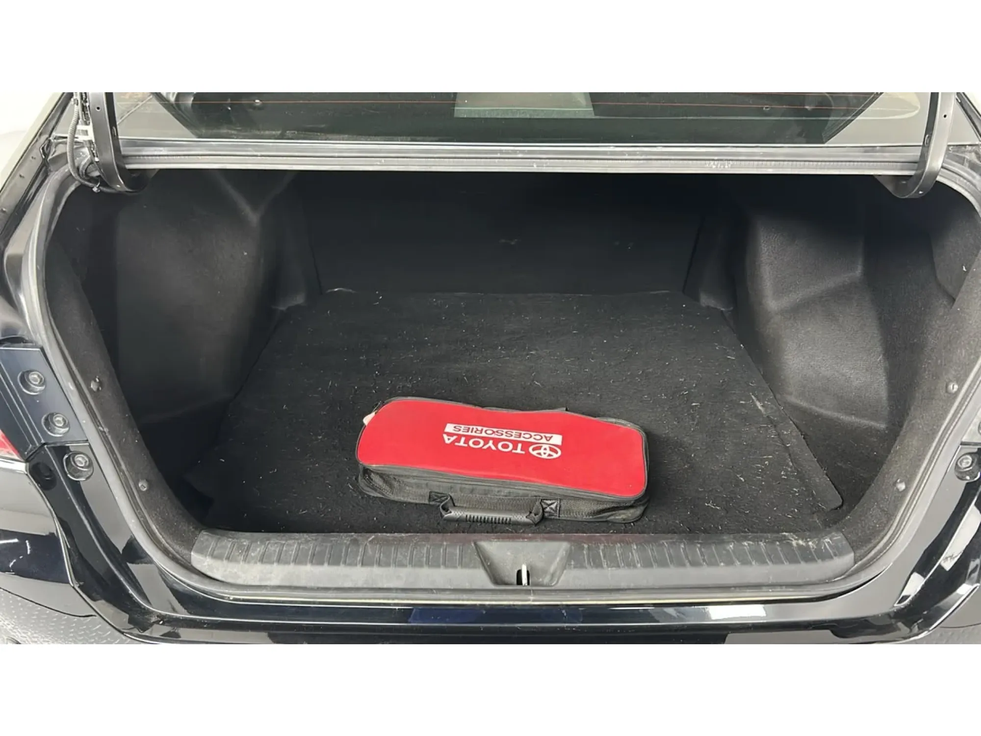 Toyota Yaris Y PLUS 2024