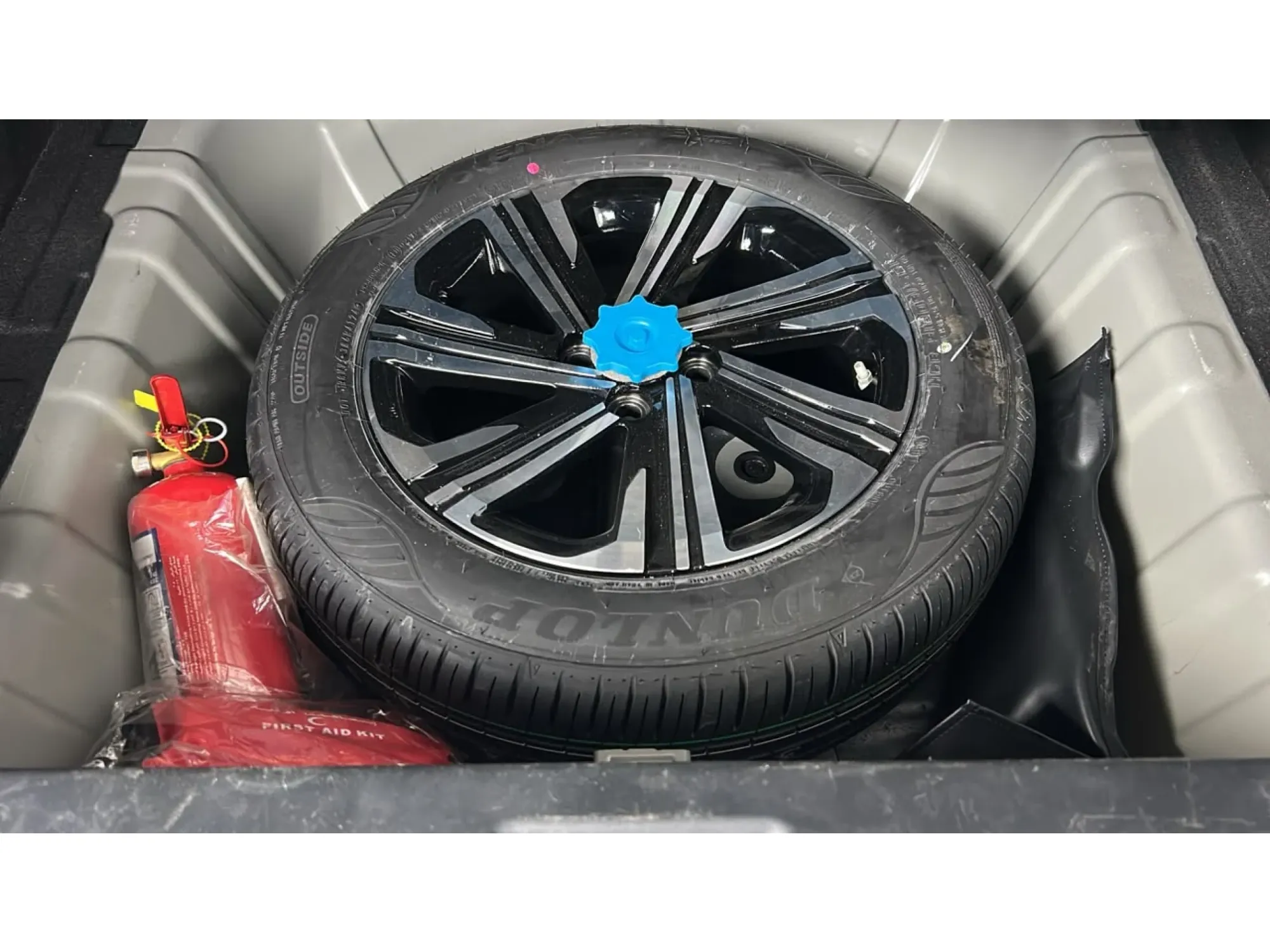 Toyota Yaris Y PLUS 2024