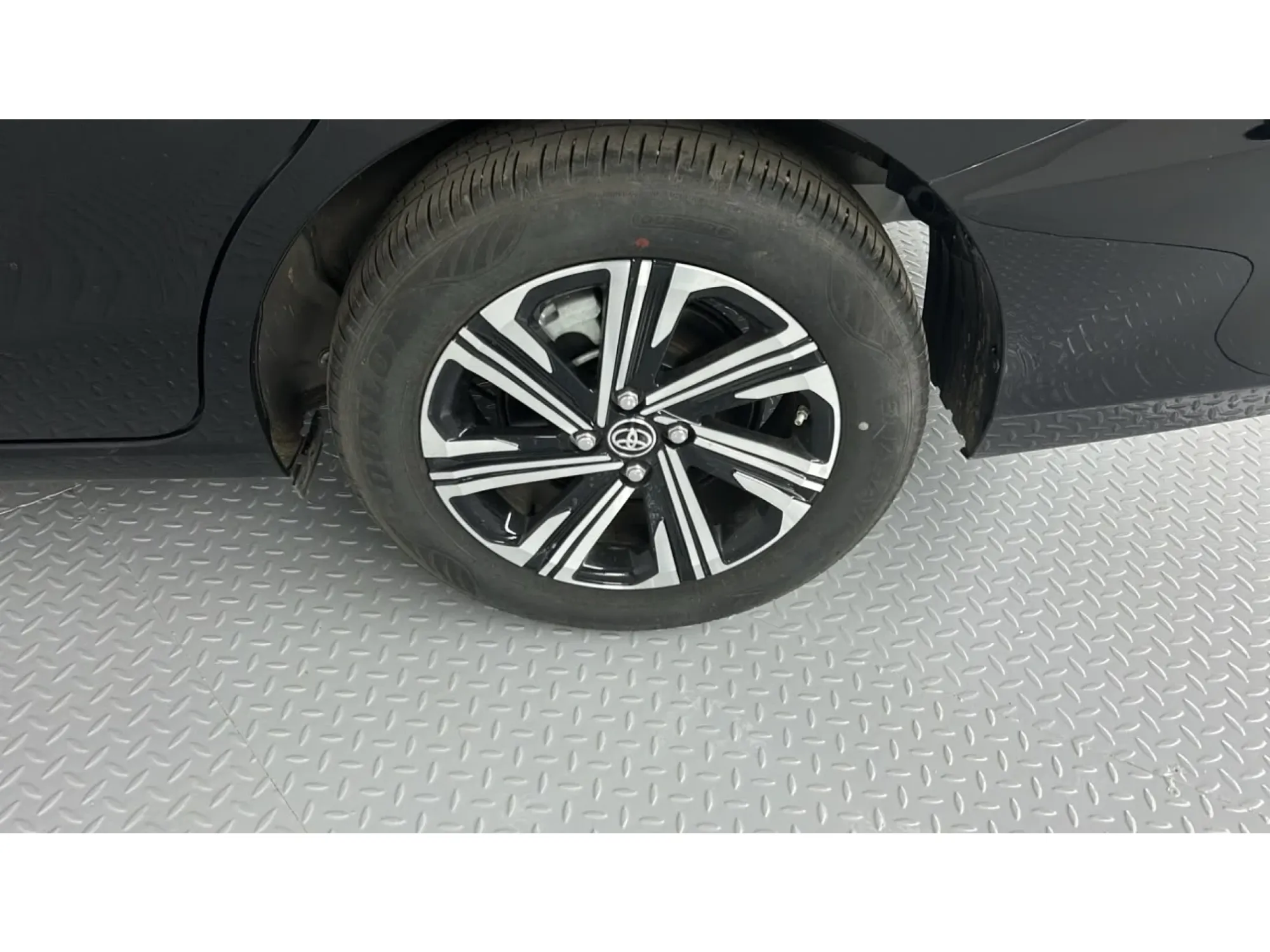 Toyota Yaris Y PLUS 2024