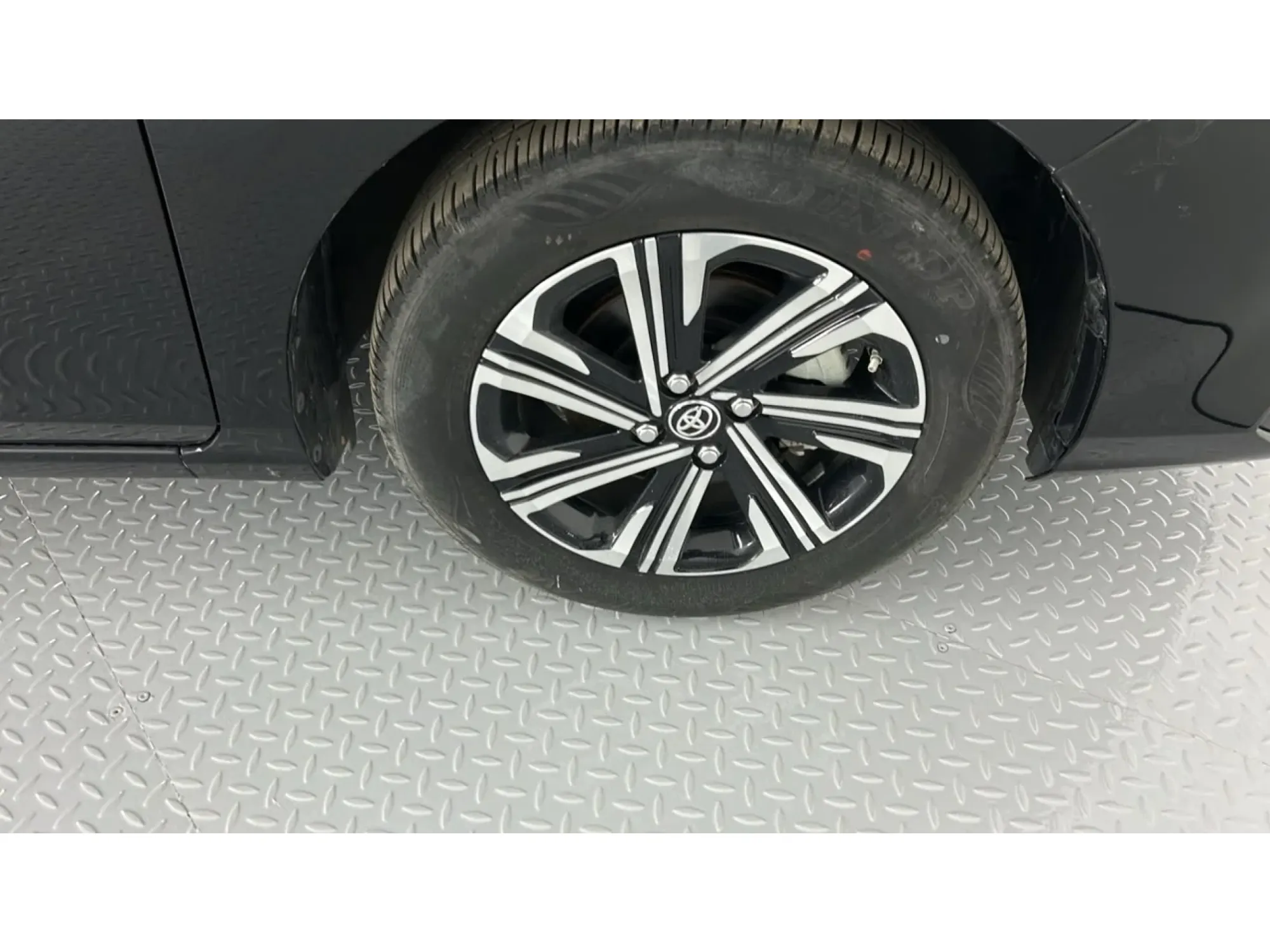 Toyota Yaris Y PLUS 2024