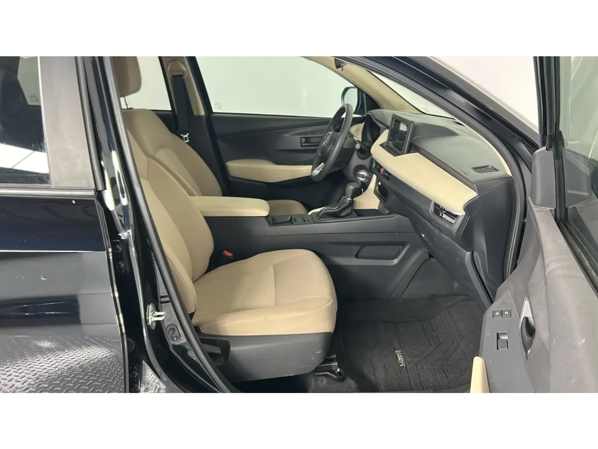 Toyota Yaris Y PLUS 2024