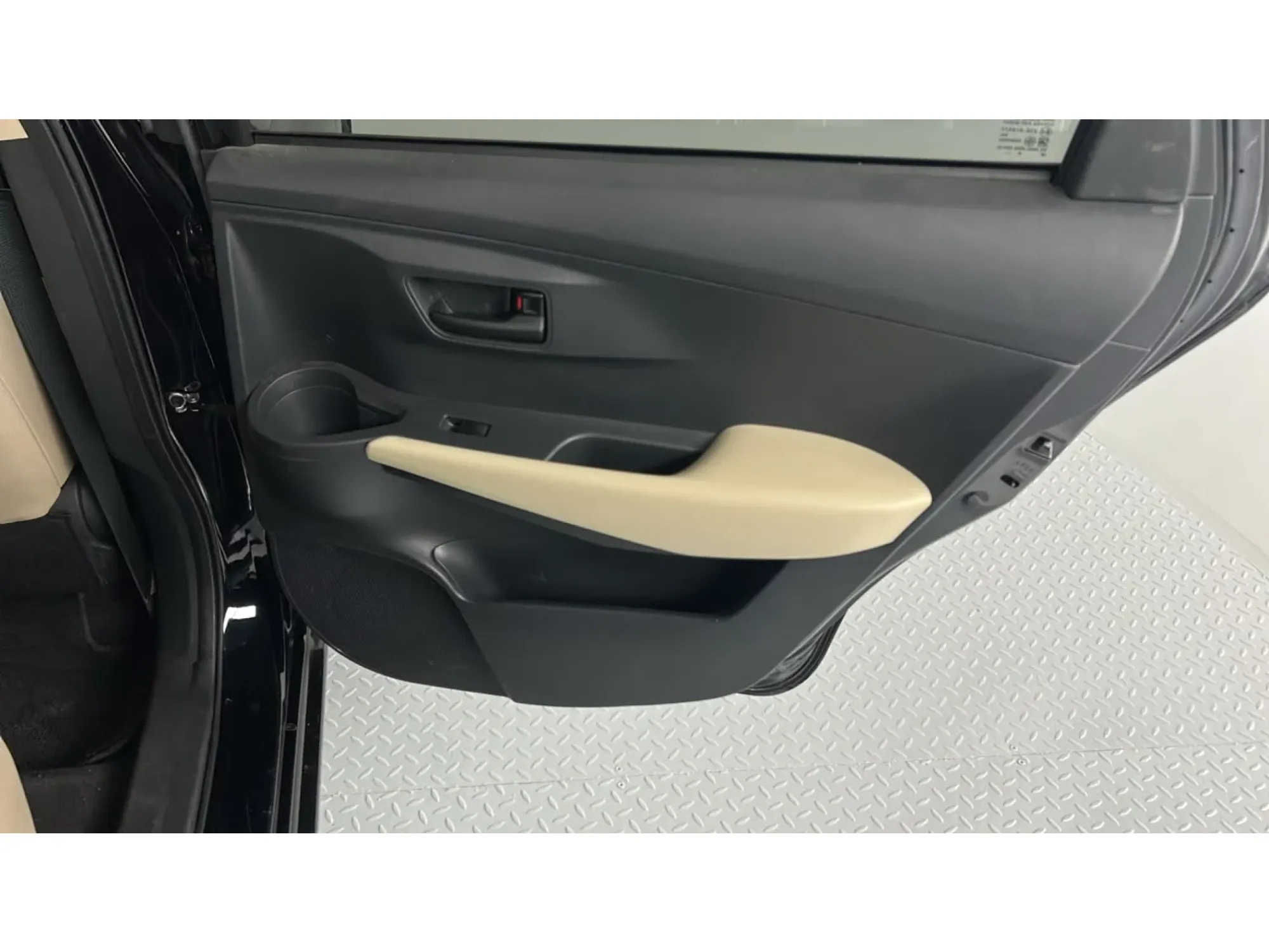 Toyota Yaris Y PLUS 2024