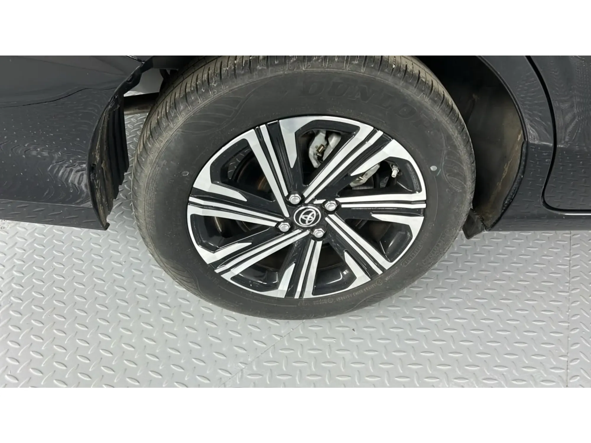 Toyota Yaris Y PLUS 2024