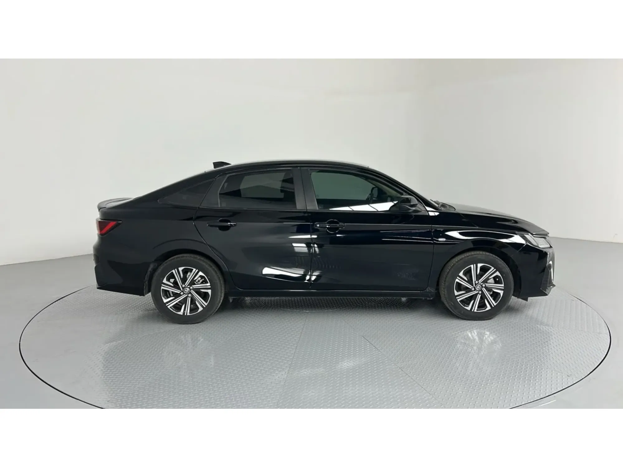 Toyota Yaris Y PLUS 2024
