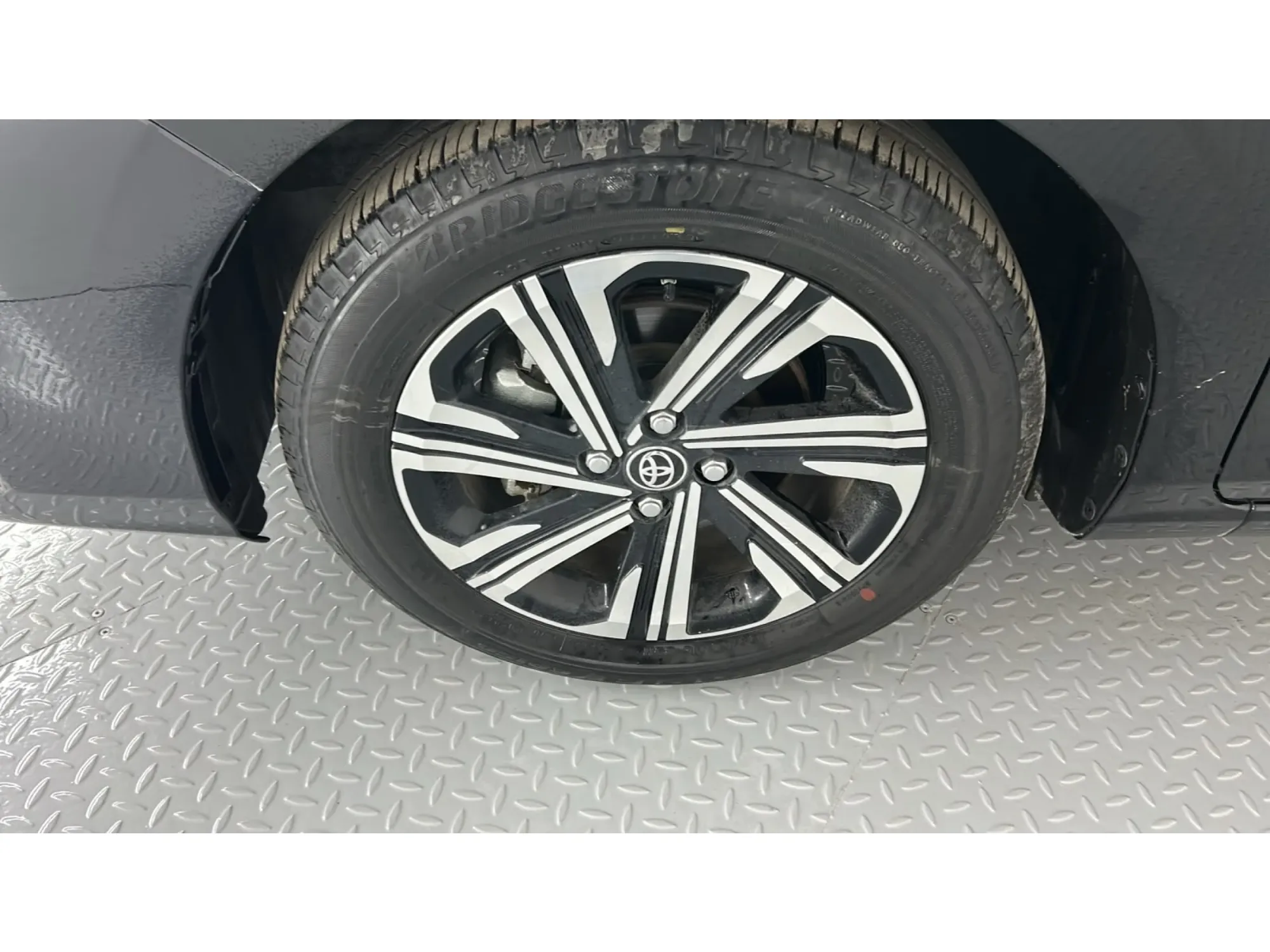 Toyota Yaris Y Plus 2023