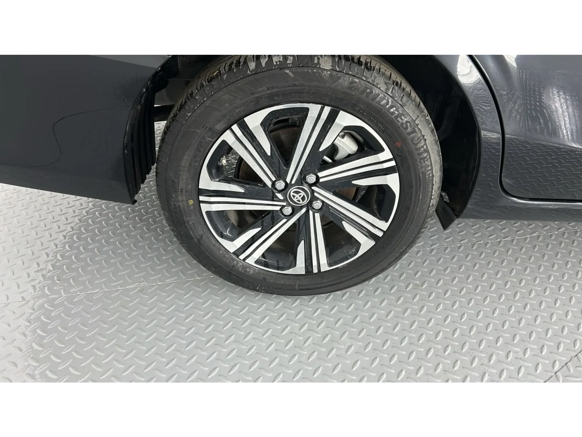 Toyota Yaris Y Plus 2023