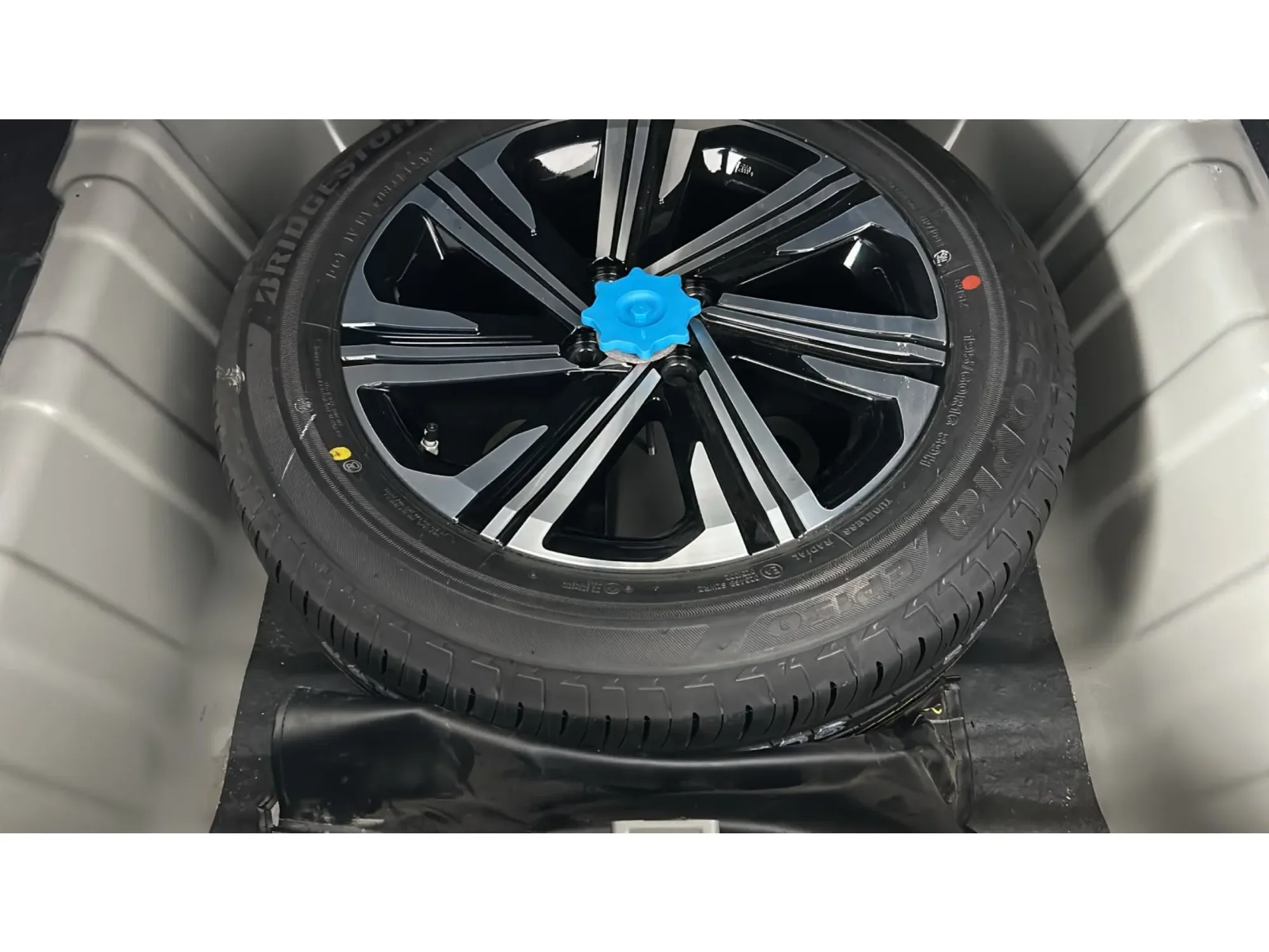 Toyota Yaris Y Plus 2023