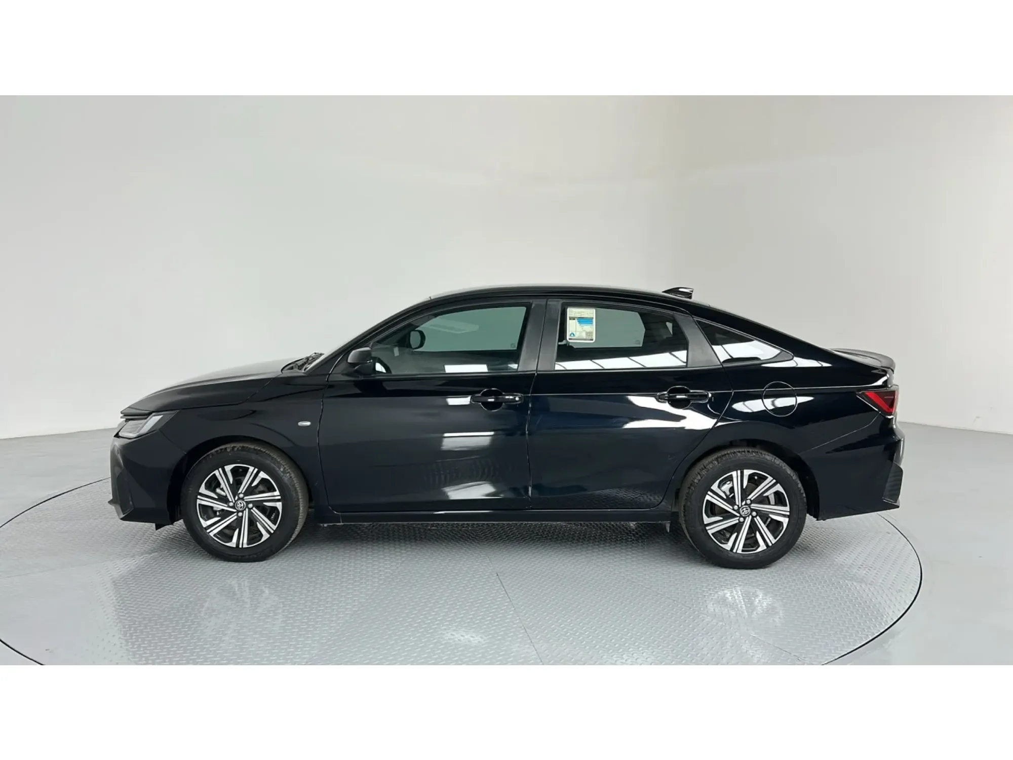 Toyota Yaris Y Plus 2023