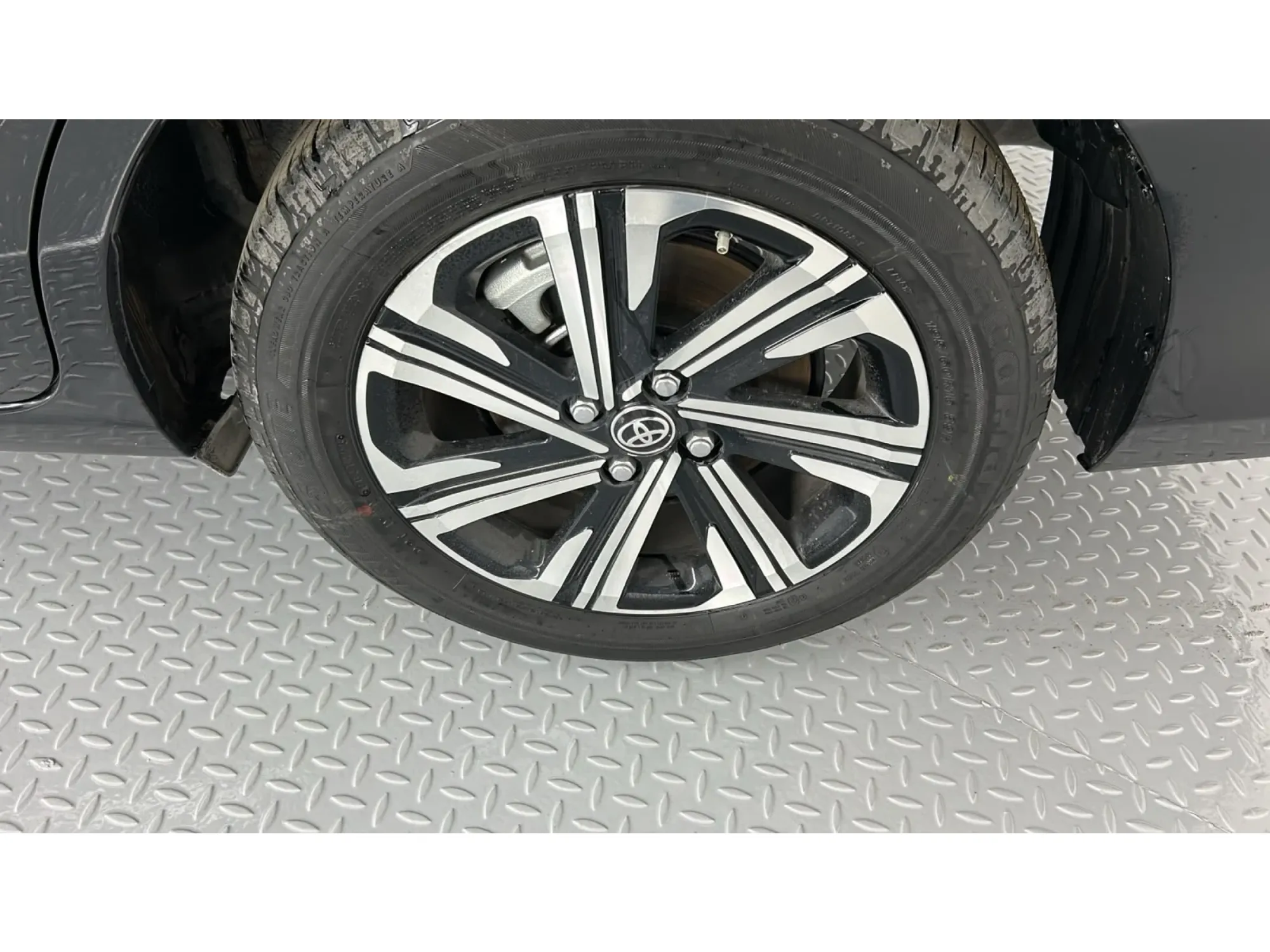 Toyota Yaris Y Plus 2023