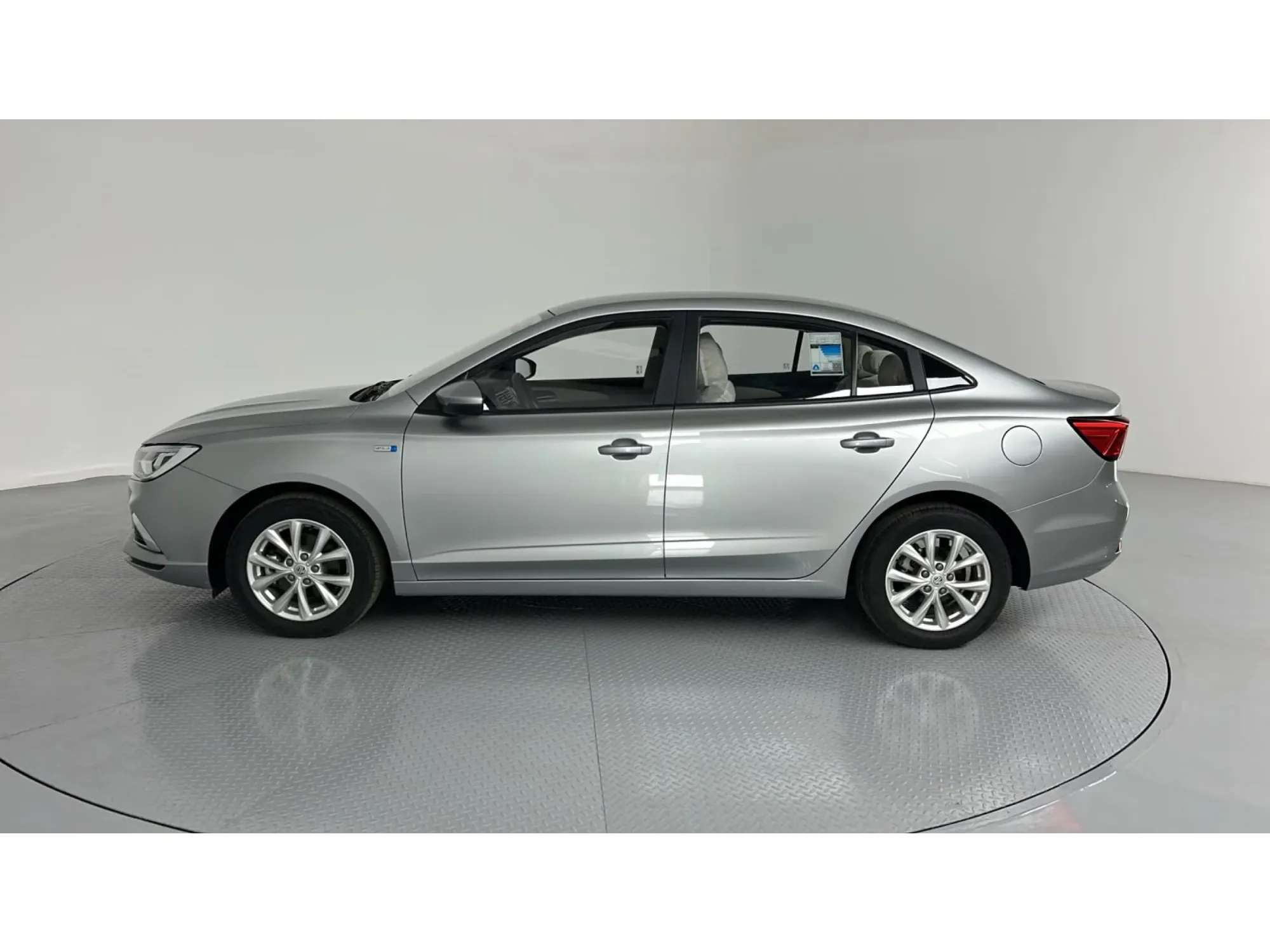 MG 5 STD 2025