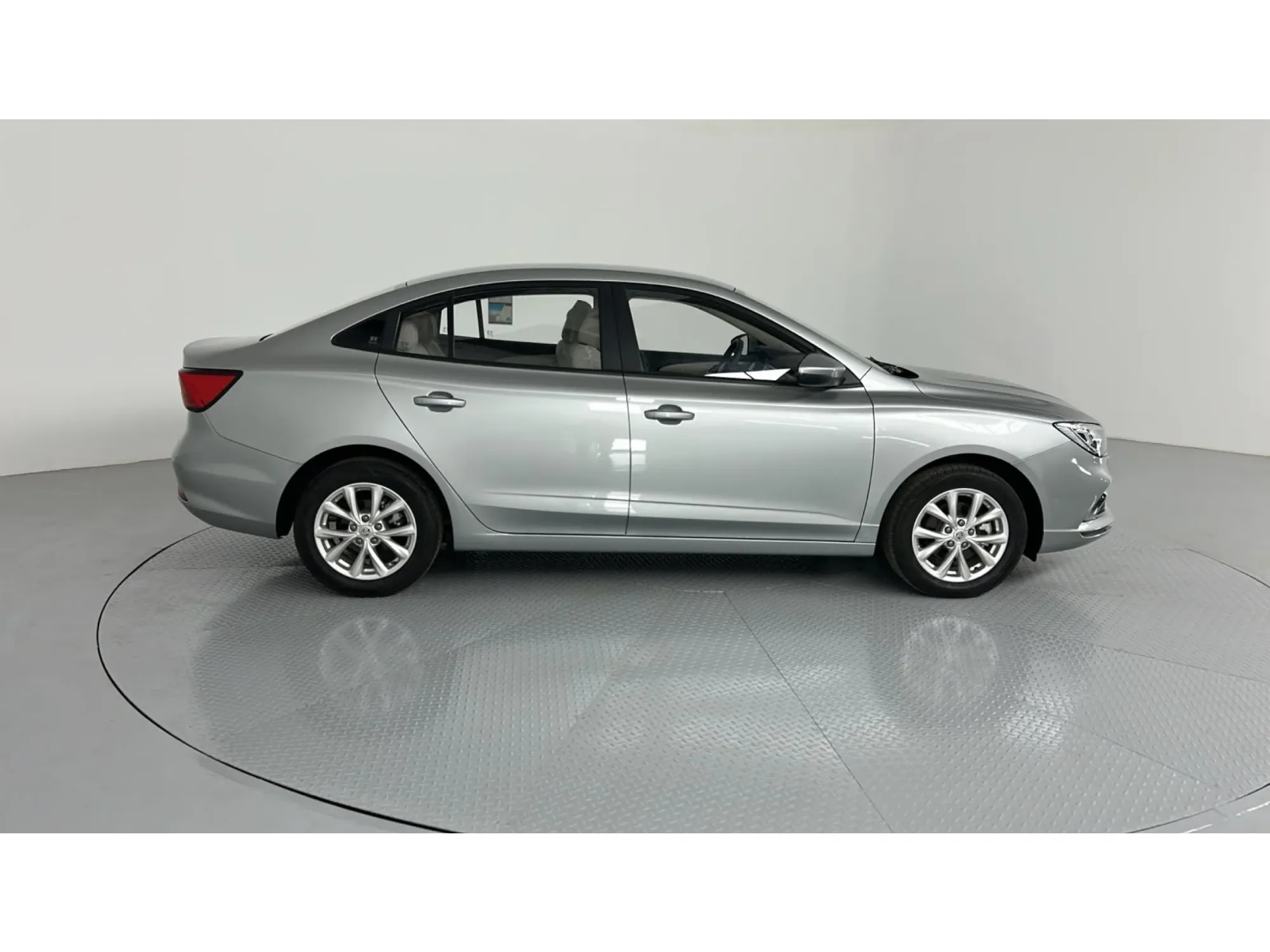 MG 5 STD 2025