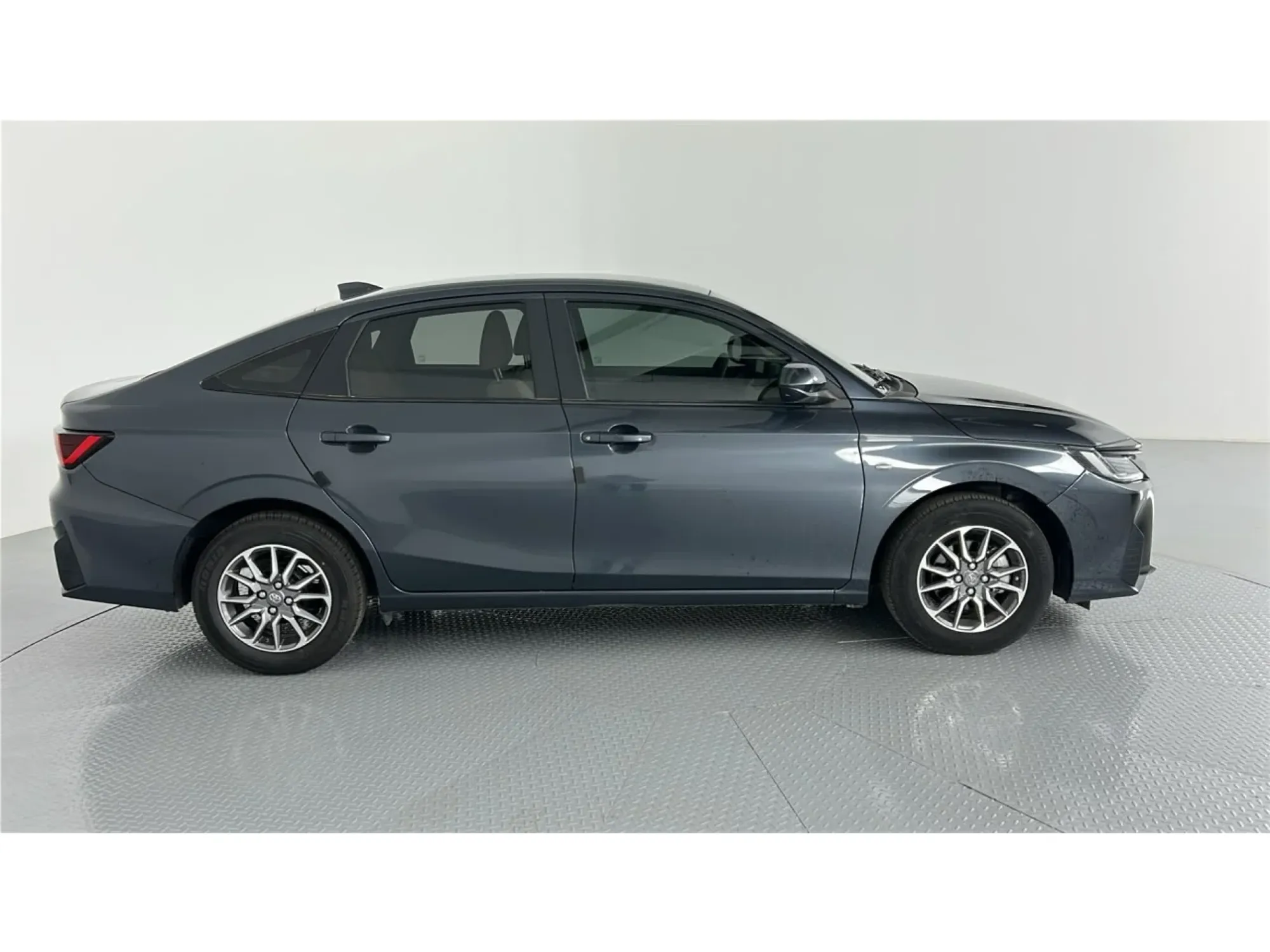 Toyota Yaris Y 2024