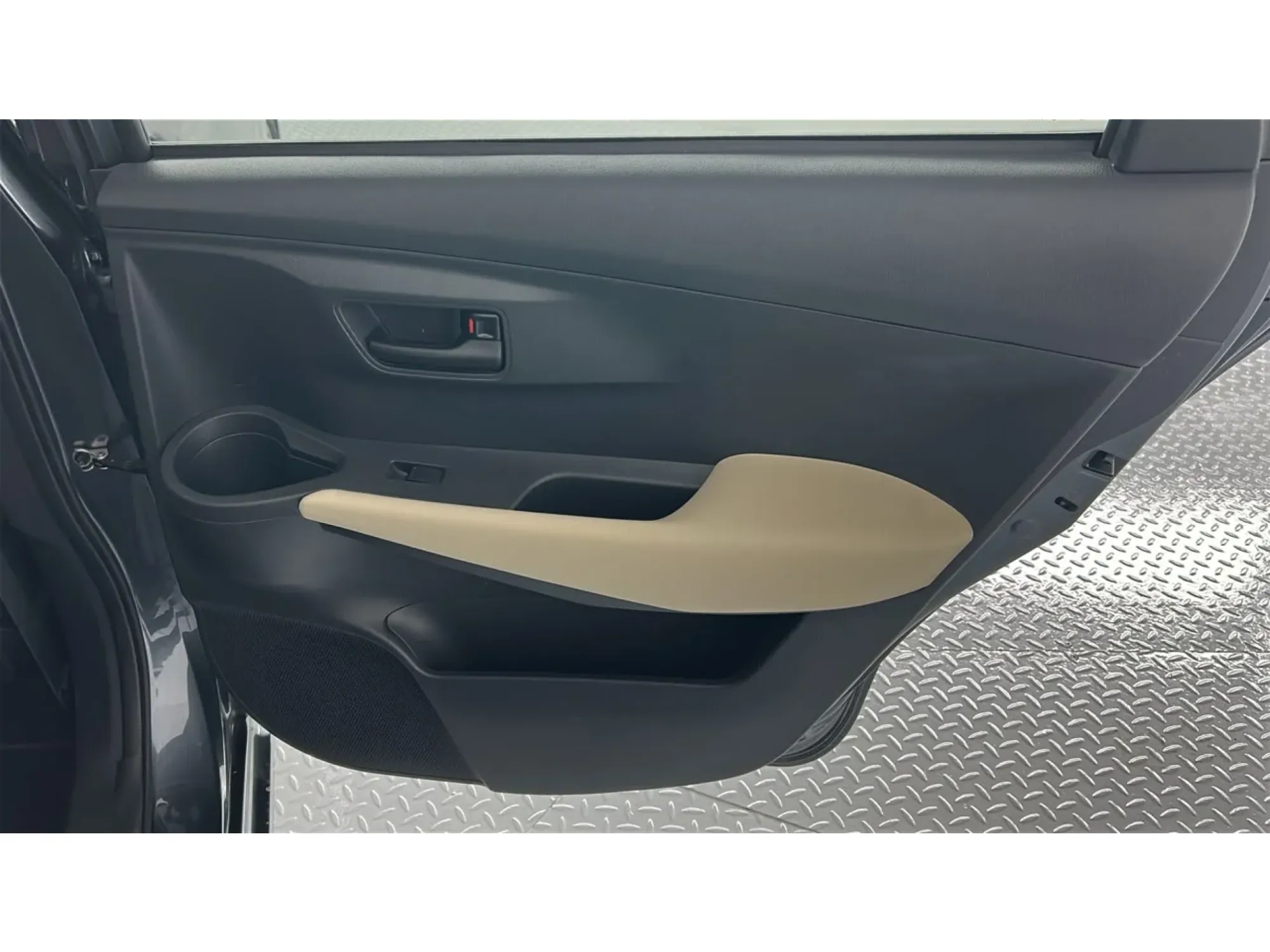 Toyota Yaris Y 2024