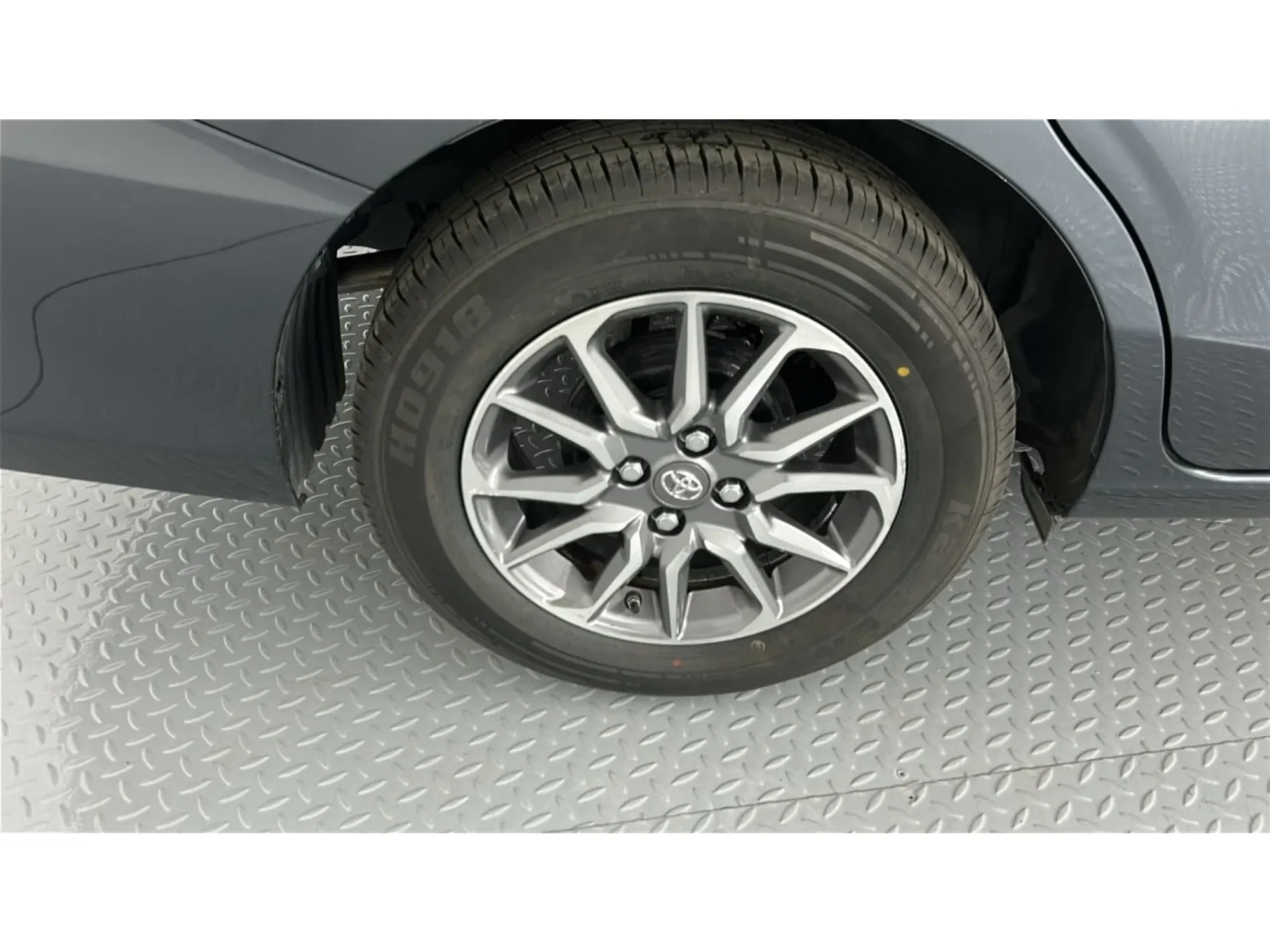 Toyota Yaris Y 2024